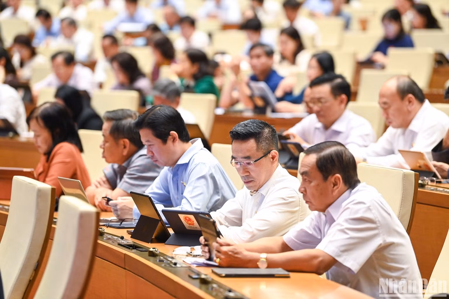 Các đại biểu dự phiên chất vấn. (Ảnh: DUY LINH) Các đại biểu dự phiên chất vấn. (Ảnh: DUY LINH)