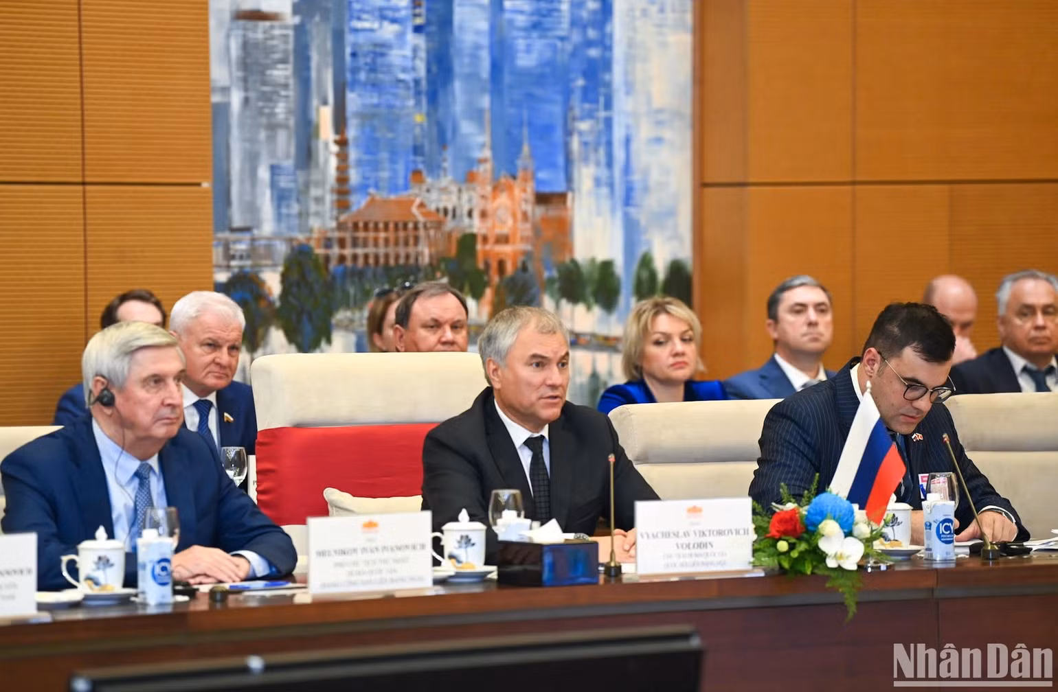 Chủ tịch Duma Quốc gia Quốc hội Liên bang Nga Vyacheslav Victorovich Volodin phát biểu tại buổi hội đàm. (Ảnh: DUY LINH) Chủ tịch Duma Quốc gia Quốc hội Liên bang Nga Vyacheslav Victorovich Volodin phát biểu tại buổi hội đàm. (Ảnh: DUY LINH)