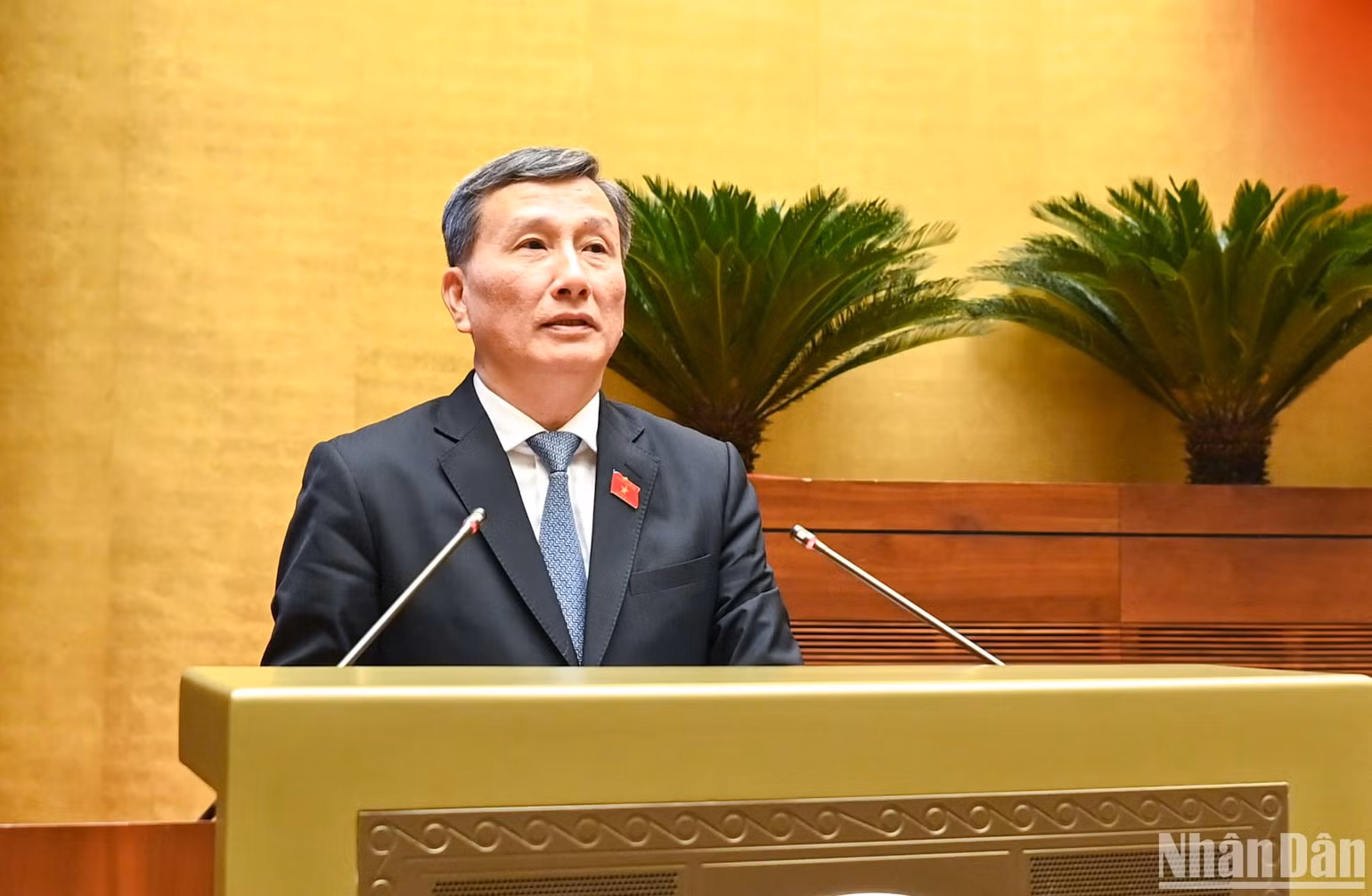 Trước khi tiến hành biểu quyết, Quốc hội nghe Chủ nhiệm Ủy ban Khoa học, Công nghệ và Môi trường Lê Quang Huy trình bày báo cáo giải trình, tiếp thu, chỉnh lý dự thảo Luật Viễn thông (sửa đổi). (Ảnh: DUY LINH) Trước khi tiến hành biểu quyết, Quốc hội nghe Chủ nhiệm Ủy ban Khoa học, Công nghệ và Môi trường Lê Quang Huy trình bày báo cáo giải trình, tiếp thu, chỉnh lý dự thảo Luật Viễn thông (sửa đổi). (Ảnh: DUY LINH)