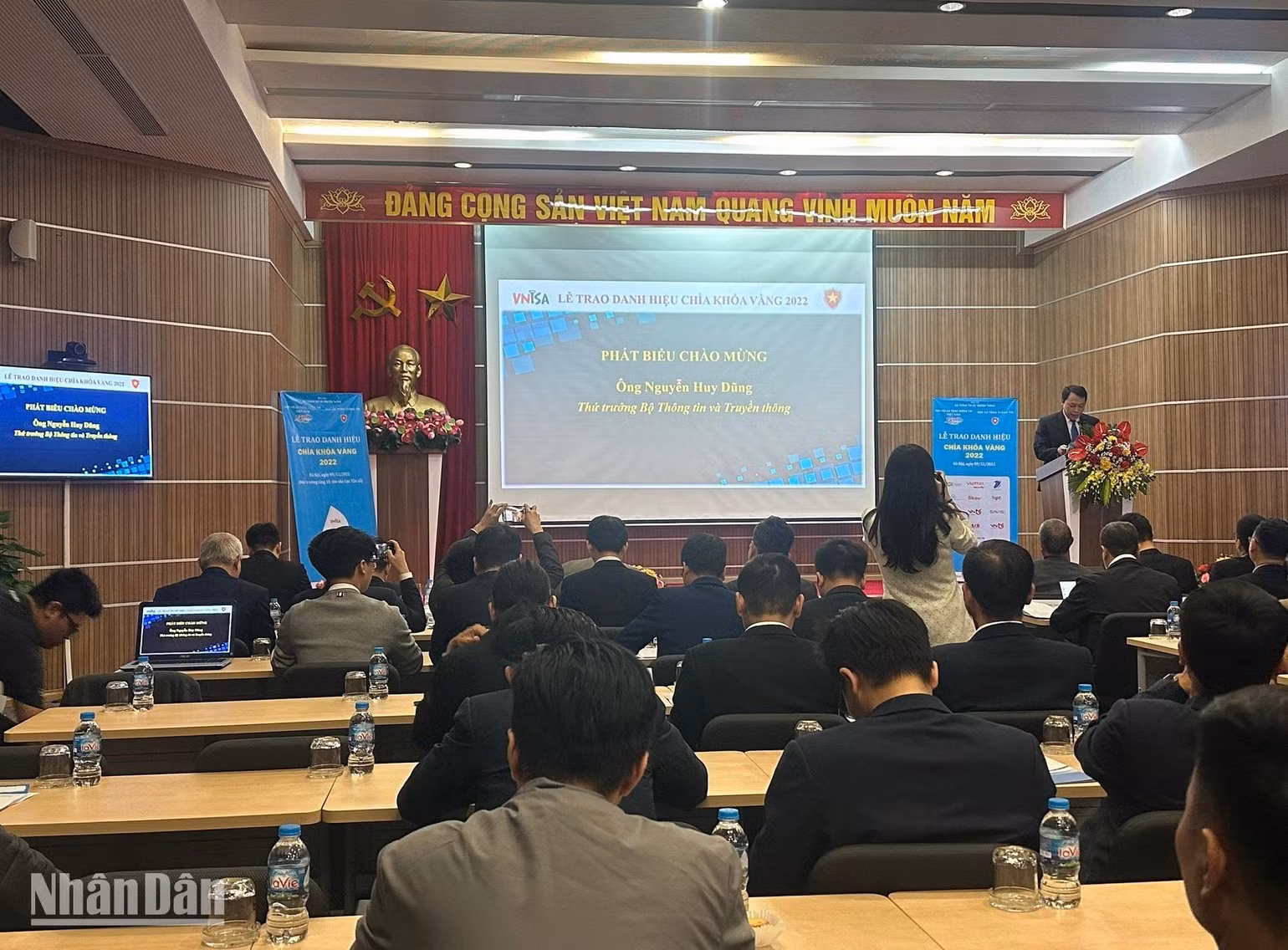 Quang cảnh buổi lễ. Quang cảnh buổi lễ.