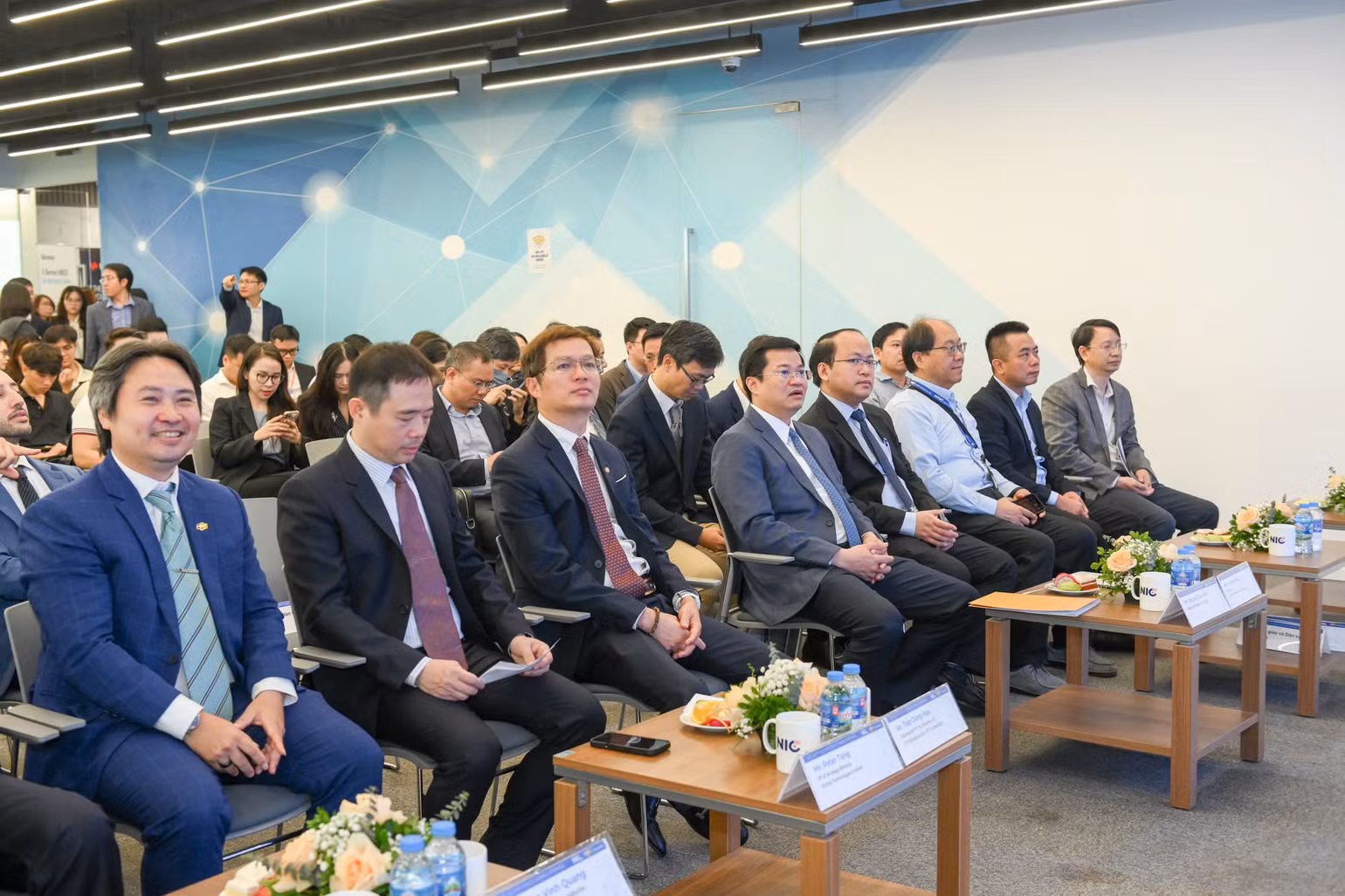 Các đại biểu dự sự kiện.