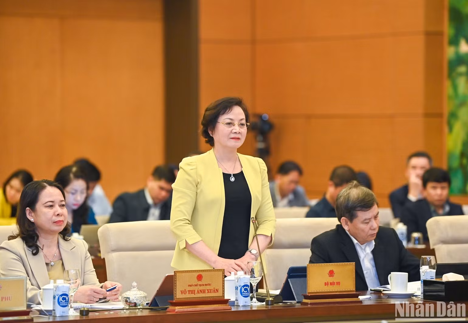 Bộ trưởng Nội Vụ Phạm Thị Thanh Trà giải trình về một số vấn đề được quan tâm. Ảnh: DUY LINH
