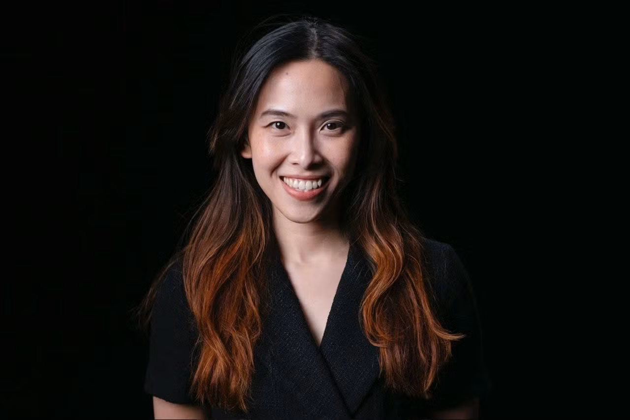 Phạm Hồng Linh - bằng lòng tận tụy, trí tuệ, và bản lĩnh Việt - đã chứng minh: Người Việt Nam không chỉ chinh phục thế giới bằng tài năng, mà còn bằng tình người. Phạm Hồng Linh - bằng lòng tận tụy, trí tuệ, và bản lĩnh Việt - đã chứng minh: Người Việt Nam không chỉ chinh phục thế giới bằng tài năng, mà còn bằng tình người.