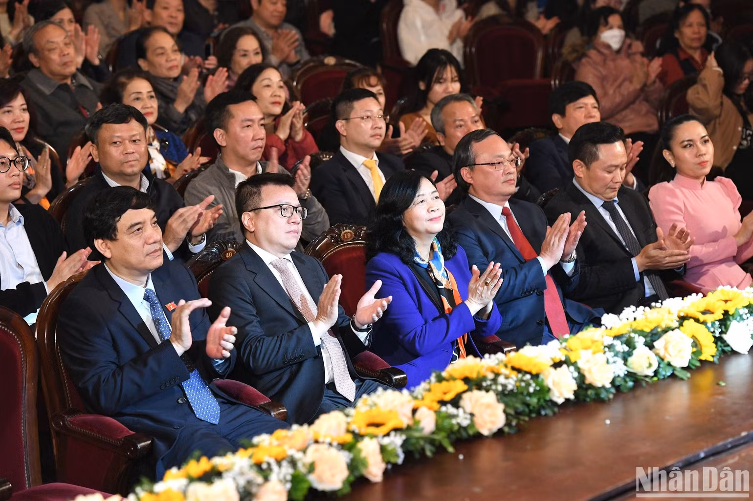Các đồng chí lãnh đạo Đảng, Nhà nước và các đại biểu dự chương trình. (Ảnh: THÀNH ĐẠT) Các đồng chí lãnh đạo Đảng, Nhà nước và các đại biểu dự chương trình. (Ảnh: THÀNH ĐẠT)