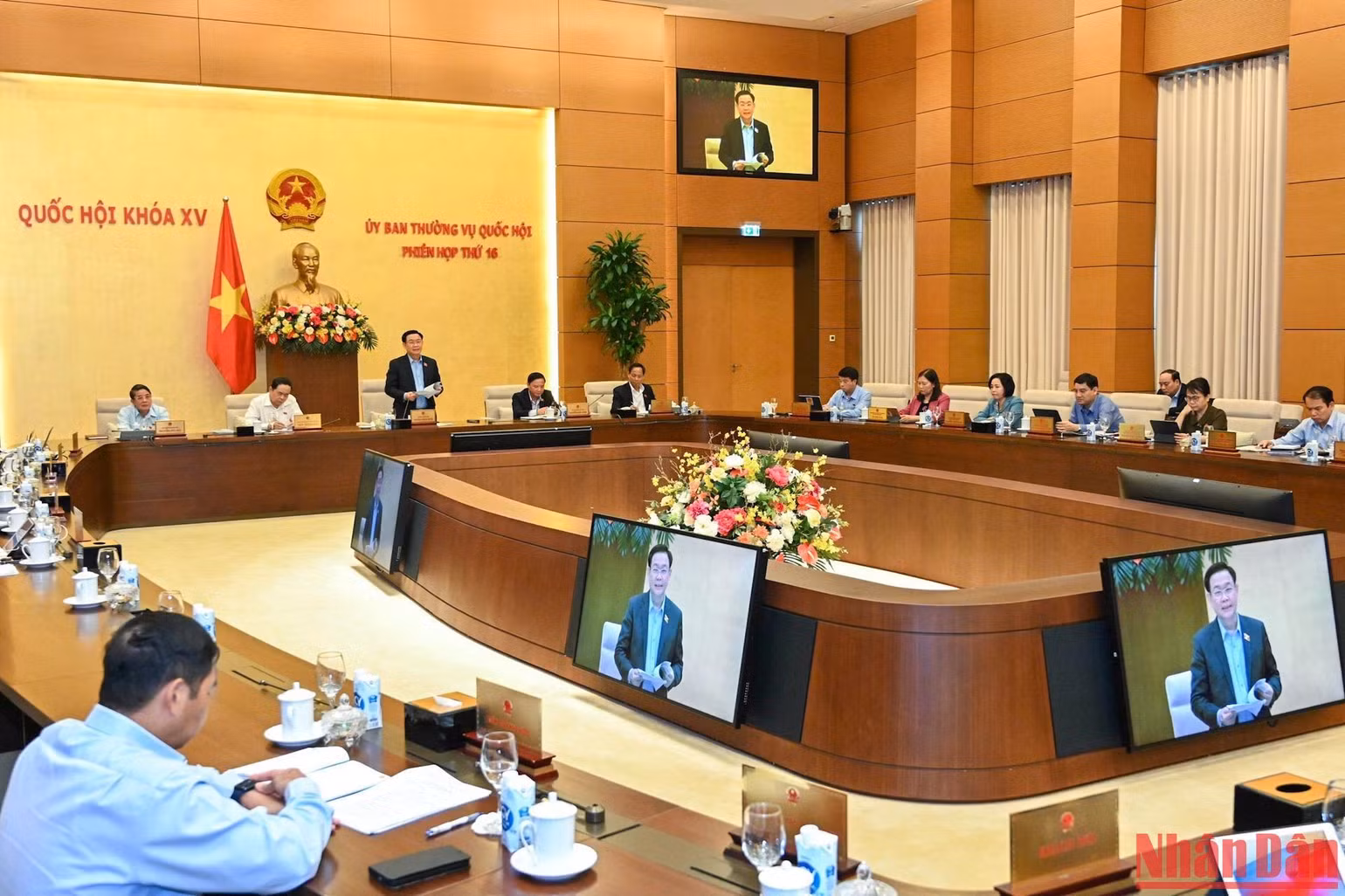 Quang cảnh phiên bế mạc. Quang cảnh phiên bế mạc.