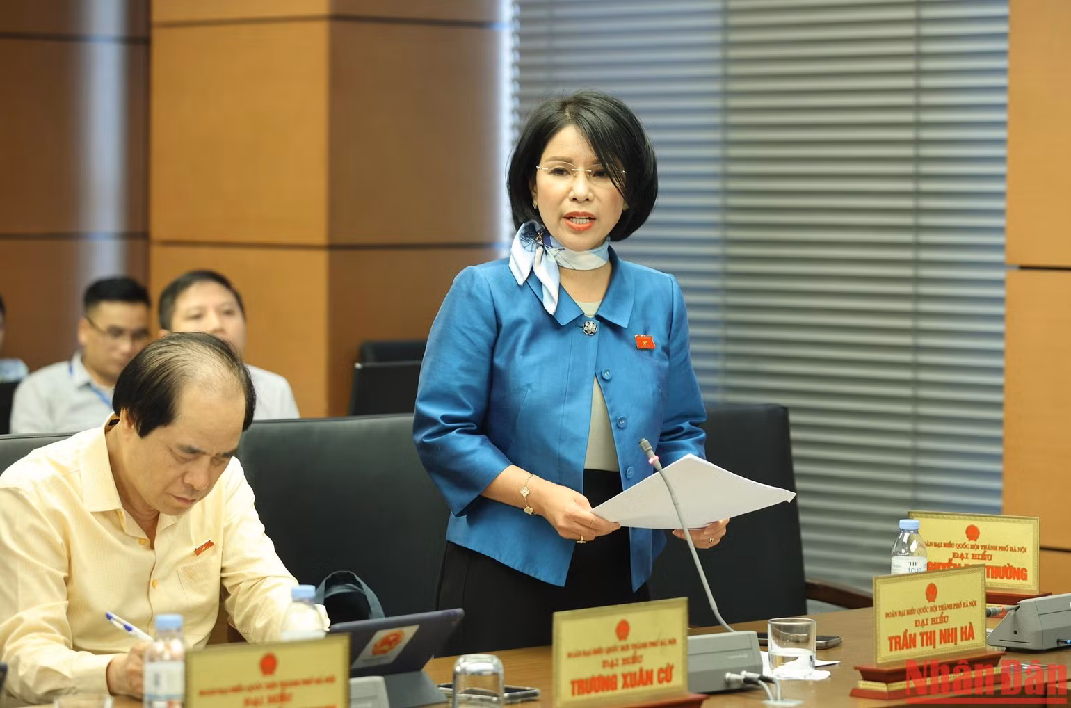 Đại biểu Trần Thị Nhị Hà, Giám đốc Sở Y tế Hà Nội phát biểu trong phiên thảo luận tổ. (Ảnh: DUY LINH) Đại biểu Trần Thị Nhị Hà, Giám đốc Sở Y tế Hà Nội phát biểu trong phiên thảo luận tổ. (Ảnh: DUY LINH)