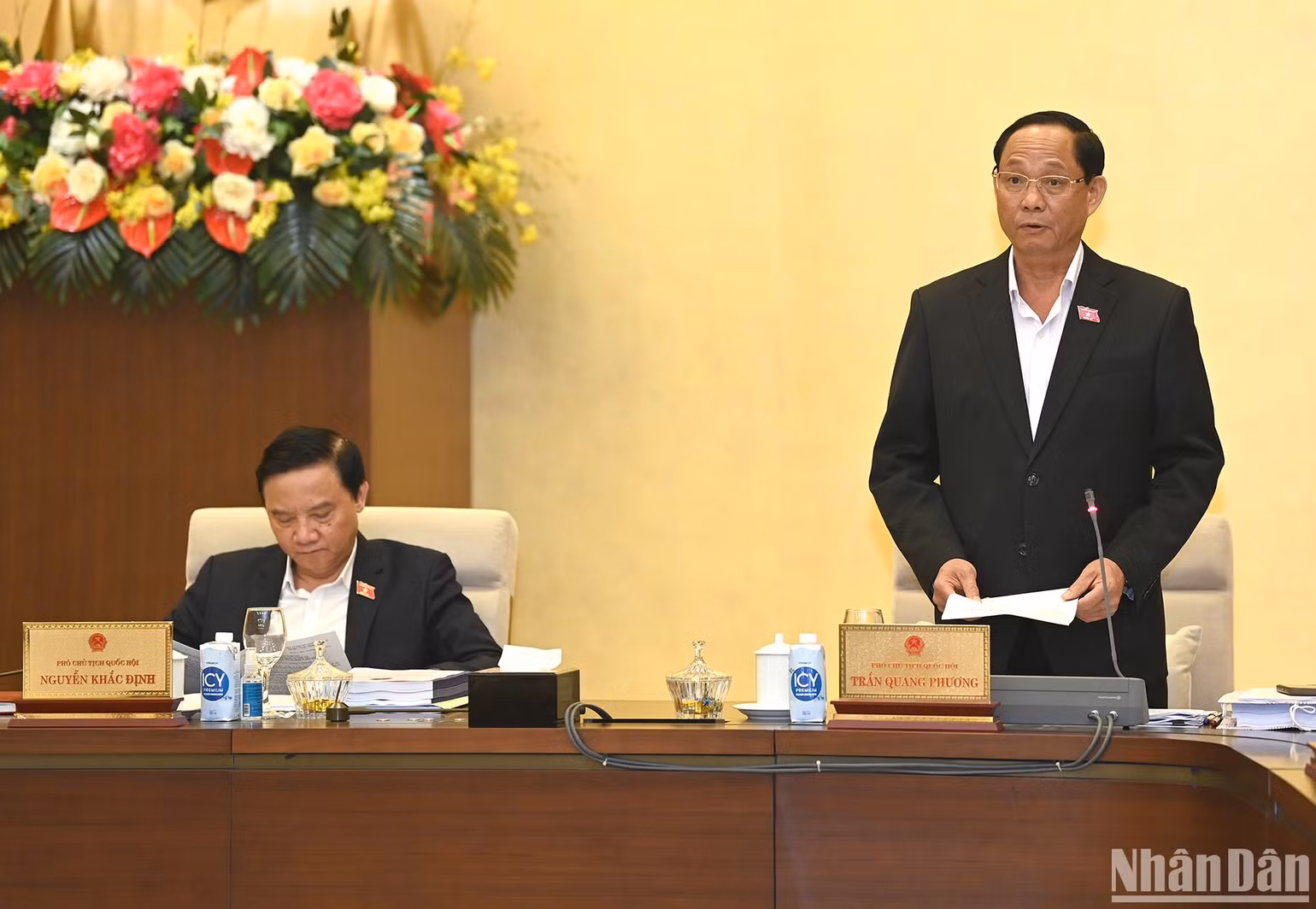 Phó Chủ tịch Quốc hội Trần Quang Phương điều hành nội dung cho ý kiến về công tác dân nguyện của Quốc hội. Ảnh: DUY LINH