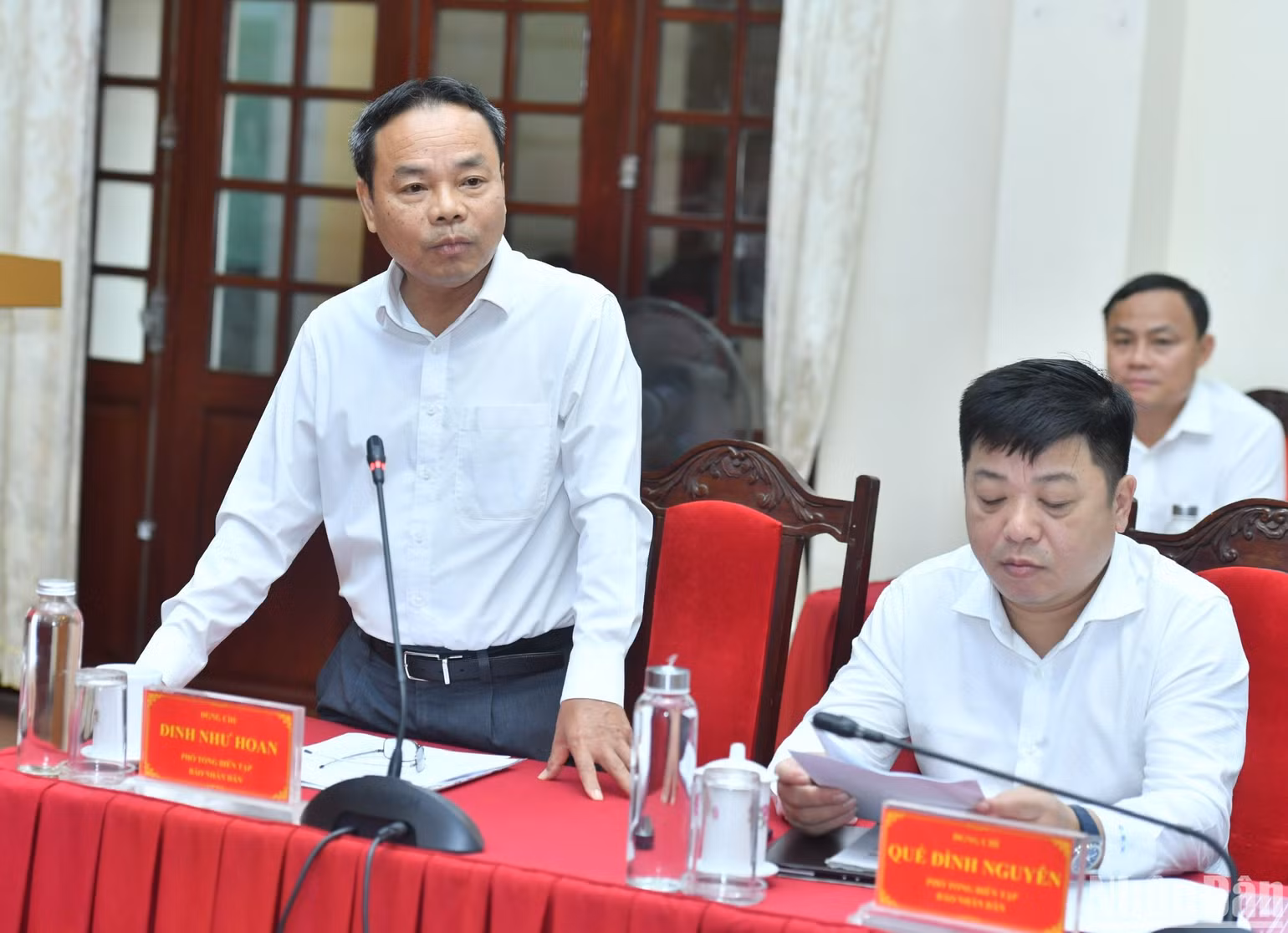 Phó Tổng Biên tập Báo Nhân Dân Đinh Như Hoan cho biết, thời gian qua lãnh đạo Báo Nhân Dân và tỉnh Nghệ An có sự trao đổi thường xuyên, nhanh chóng về các vấn đề nóng, được dư luận quan tâm trên địa bàn tỉnh.