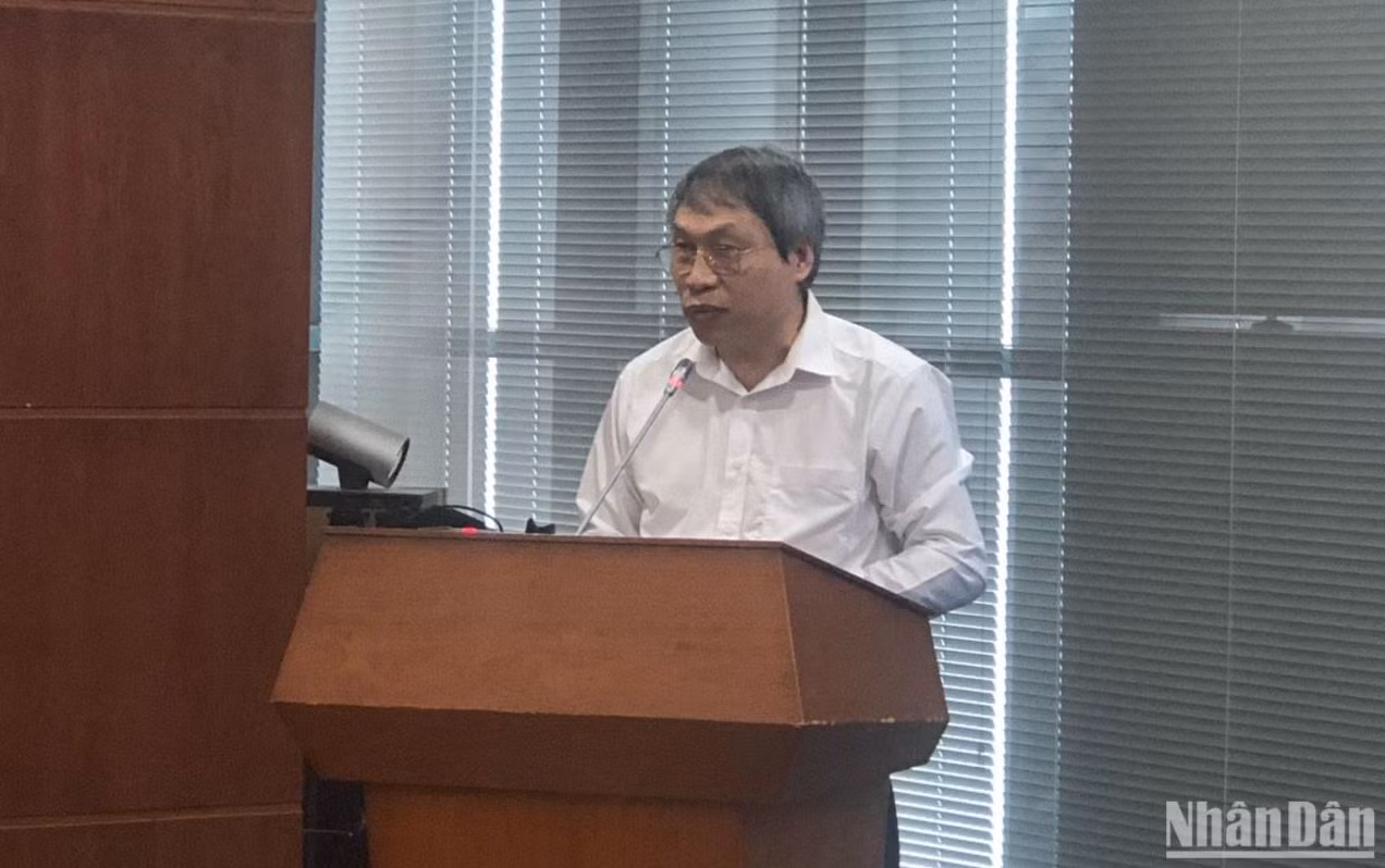 PGS, TS Bùi Quang Tuấn phát biểu khai mạc hội thảo. (Ảnh: VĂN TOẢN)