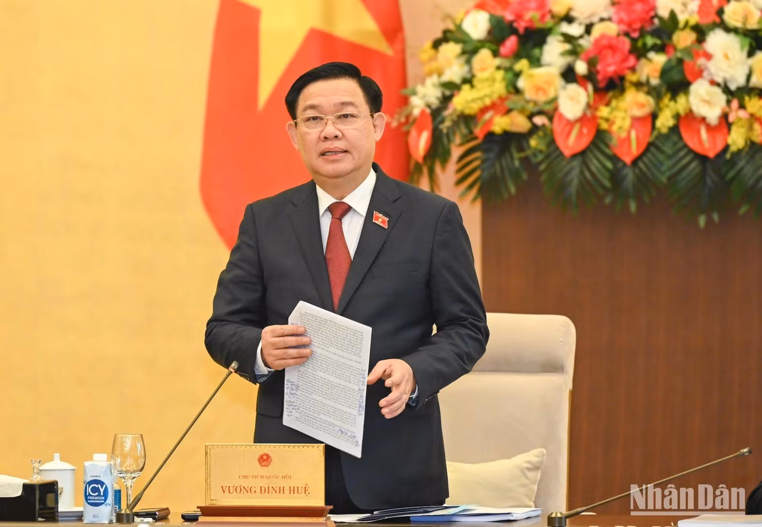 Chủ tịch Quốc hội Vương Đình Huệ phát biểu khai mạc phiên họp. (Ảnh: DUY LINH)