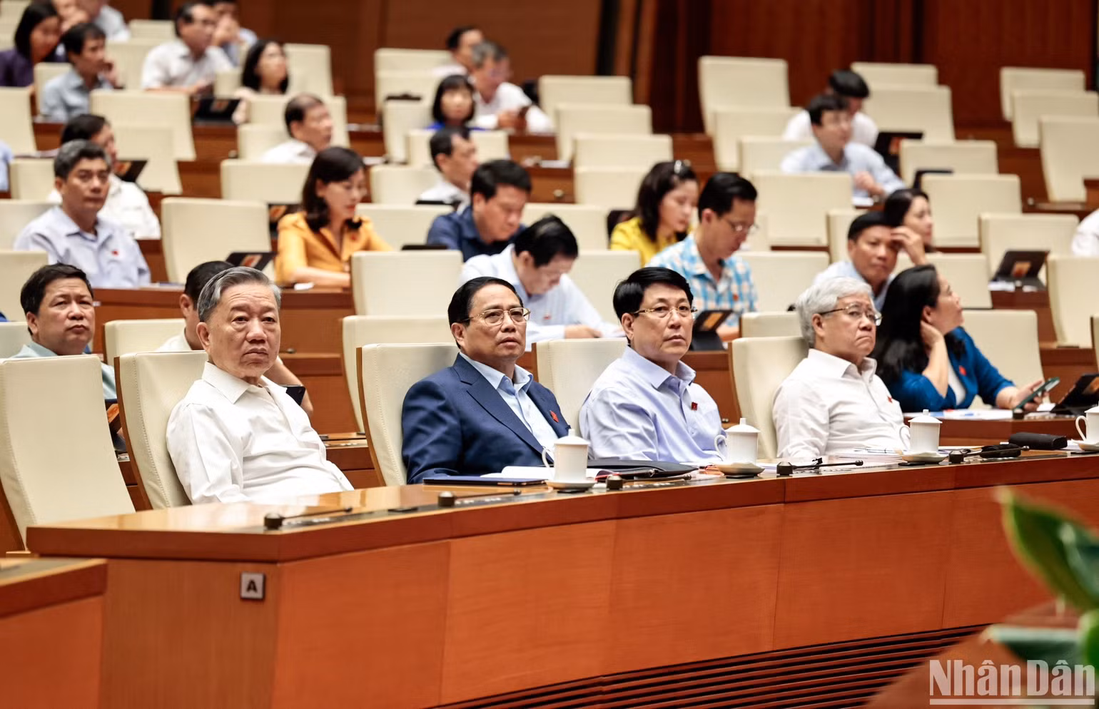 Các đồng chí lãnh đạo Đảng, Nhà nước và các đại biểu dự phiên họp. (Ảnh: DUY LINH) Các đồng chí lãnh đạo Đảng, Nhà nước và các đại biểu dự phiên họp. (Ảnh: DUY LINH)