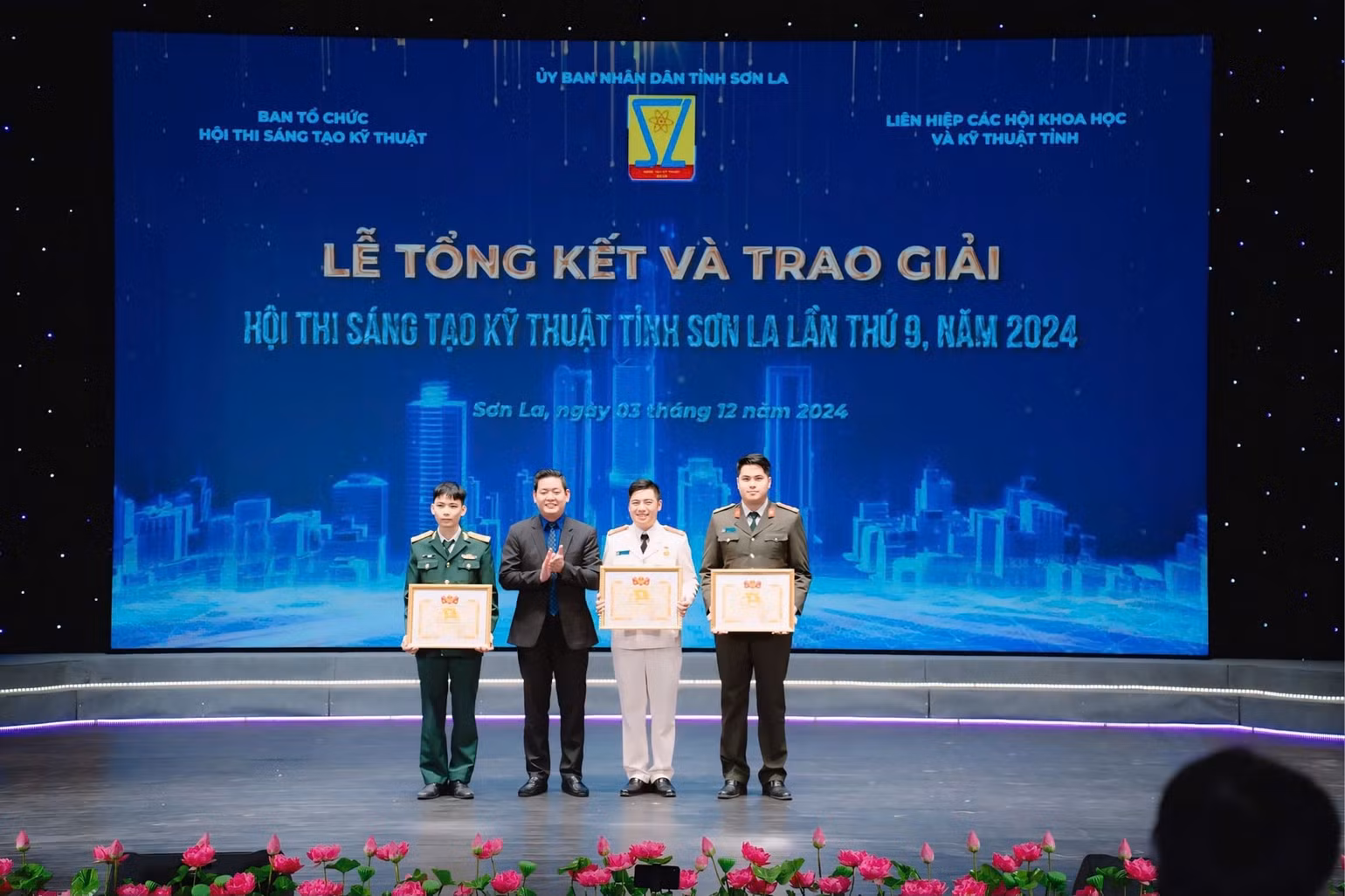 Sáng kiến “Bản đồ thiện nguyện số” của Ban Thanh niên Công an tỉnh Sơn La đã đạt giải Ba tại Lễ tổng kết và trao giải “Hội thi sáng tạo kỹ thuật tỉnh Sơn La lần thứ 9, năm 2024 và giải Nhất của Liên hoan Tuổi trẻ sáng tạo của Hội Liên hiệp thanh niên Việt Nam tỉnh Sơn La tổ chức. Sáng kiến “Bản đồ thiện nguyện số” của Ban Thanh niên Công an tỉnh Sơn La đã đạt giải Ba tại Lễ tổng kết và trao giải “Hội thi sáng tạo kỹ thuật tỉnh Sơn La lần thứ 9, năm 2024 và giải Nhất của Liên hoan Tuổi trẻ sáng tạo của Hội Liên hiệp thanh niên Việt Nam tỉnh Sơn La tổ chức.