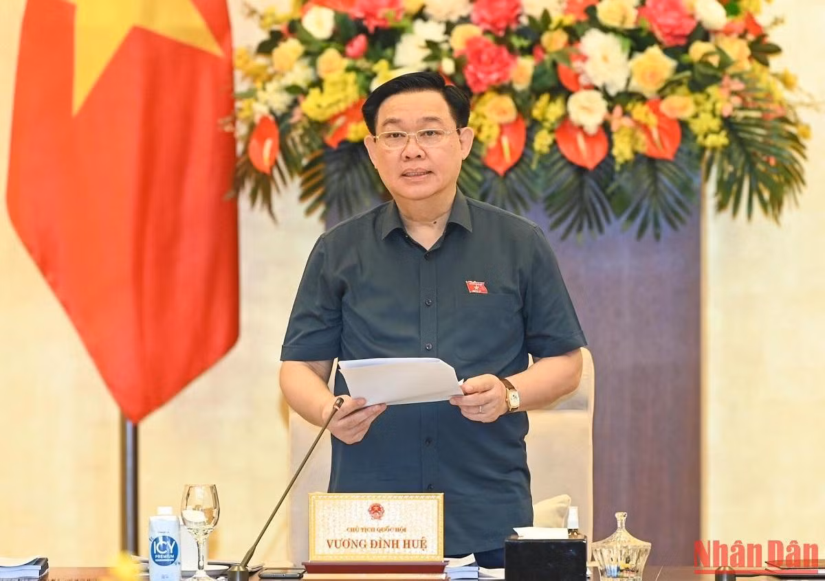 Chủ tịch Quốc hội Vương Đình Huệ phát biểu khai mạc phiên họp thứ 15 của Ủy ban Thường vụ Quốc hội. (Ảnh: DUY LINH) Chủ tịch Quốc hội Vương Đình Huệ phát biểu khai mạc phiên họp thứ 15 của Ủy ban Thường vụ Quốc hội. (Ảnh: DUY LINH)