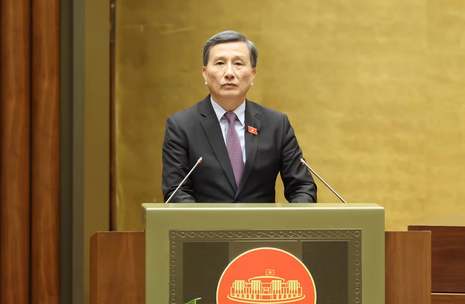 Chủ nhiệm Ủy ban Khoa học, Công nghệ và Môi trường Lê Quang Huy trình bày báo cáo thẩm tra. (Ảnh: DUY LINH) Chủ nhiệm Ủy ban Khoa học, Công nghệ và Môi trường Lê Quang Huy trình bày báo cáo thẩm tra. (Ảnh: DUY LINH)