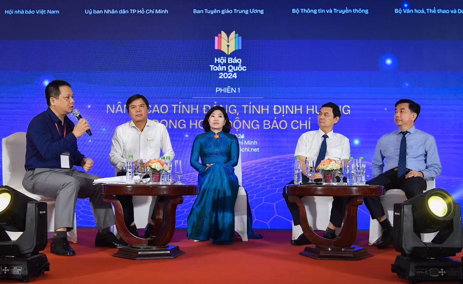 Quang cảnh tọa đàm.