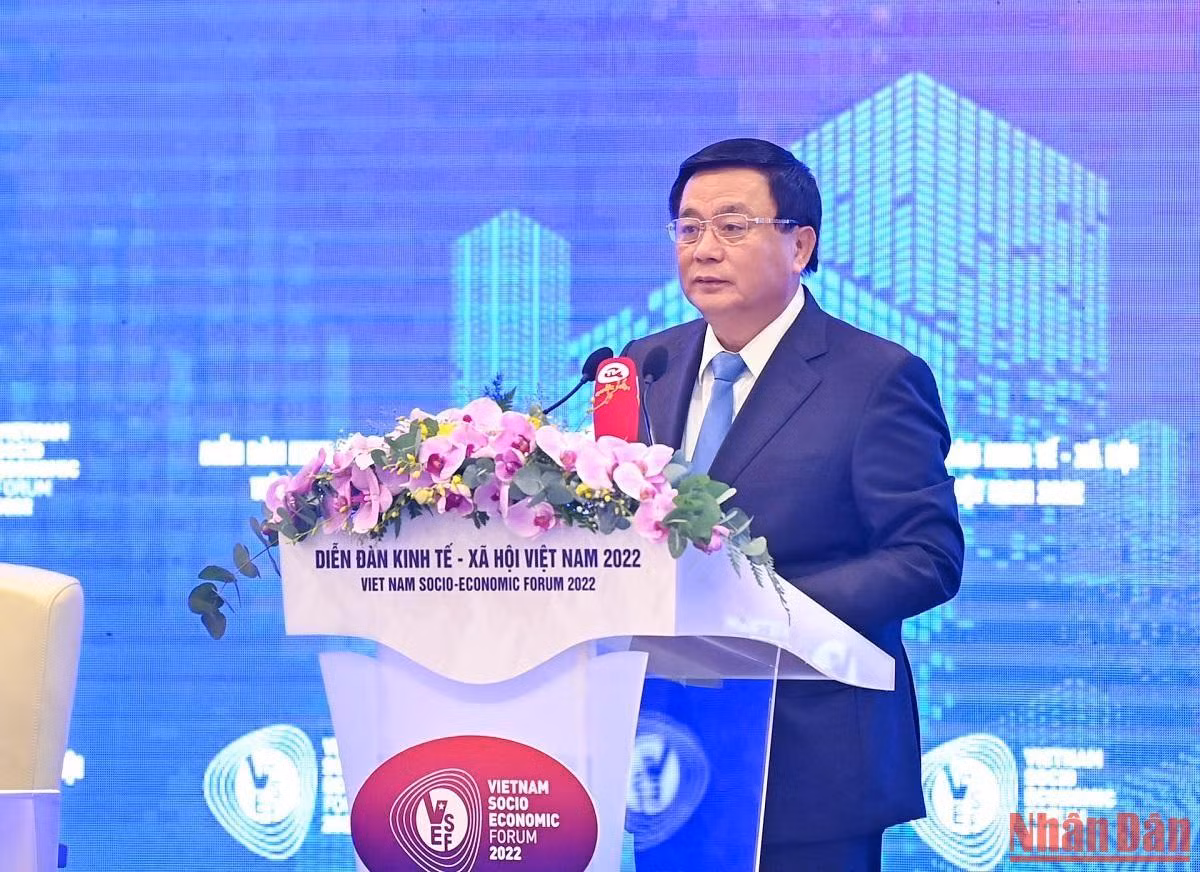 Giám đốc Học viện Chính trị quốc gia Hồ Chí Minh Nguyễn Xuân Thắng phát biểu đề dẫn.