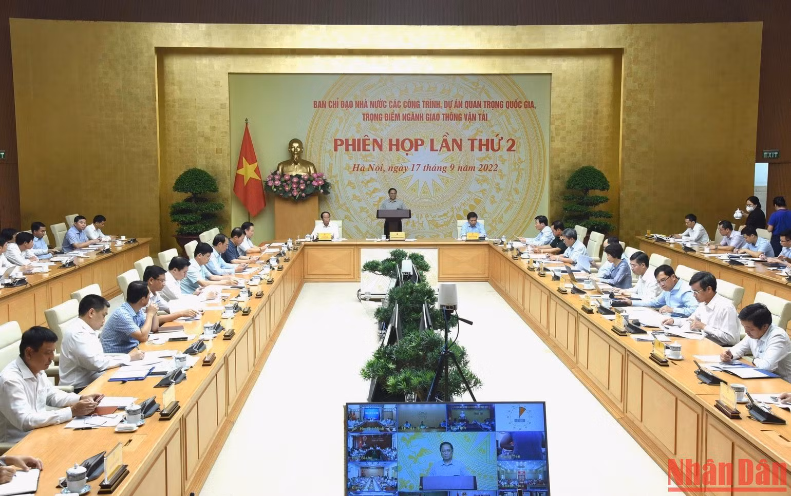 Quang cảnh phiên họp.