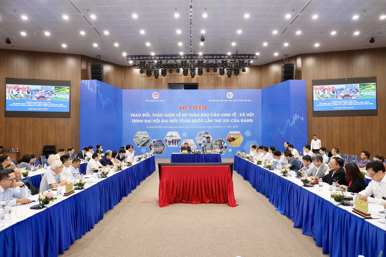Quang cảnh tọa đàm.