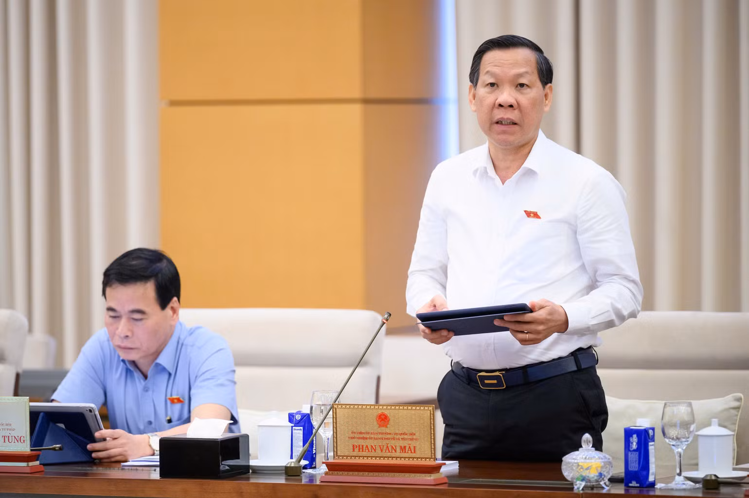 Chủ nhiệm Ủy ban Kinh tế và Tài chính Phan Văn Mãi phát biểu. (Ảnh: DUY LINH) Chủ nhiệm Ủy ban Kinh tế và Tài chính Phan Văn Mãi phát biểu. (Ảnh: DUY LINH)