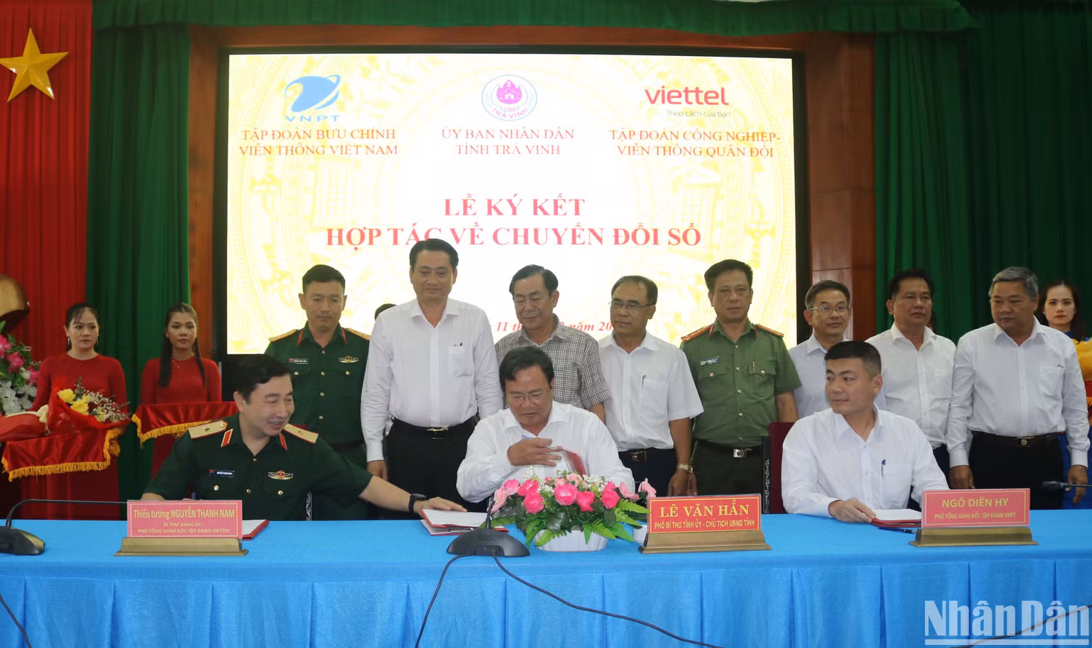 Lãnh đạo Tập đoàn Công nghiệp Viễn thông Quân đội, Tập đoàn Bưu chính Viễn thông Việt Nam cam kết hỗ trợ Trà Vinh phát triển kinh tế, xã hội số. Lãnh đạo Tập đoàn Công nghiệp Viễn thông Quân đội, Tập đoàn Bưu chính Viễn thông Việt Nam cam kết hỗ trợ Trà Vinh phát triển kinh tế, xã hội số.