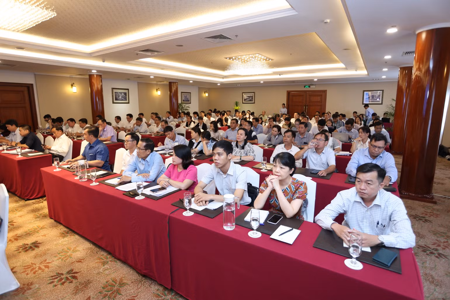 Các đại biểu dự hội thảo.