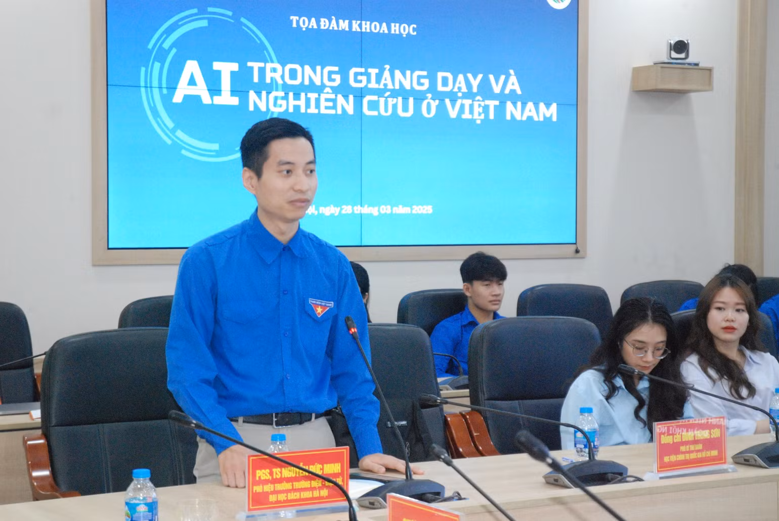 Đồng chí Đinh Trung Sơn, Phó Bí thư Đoàn Thanh niên Học viện Chính trị quốc gia Hồ Chí Minh phát biểu tại tọa đàm. (Ảnh: VĂN TOẢN) Đồng chí Đinh Trung Sơn, Phó Bí thư Đoàn Thanh niên Học viện Chính trị quốc gia Hồ Chí Minh phát biểu tại tọa đàm. (Ảnh: VĂN TOẢN)