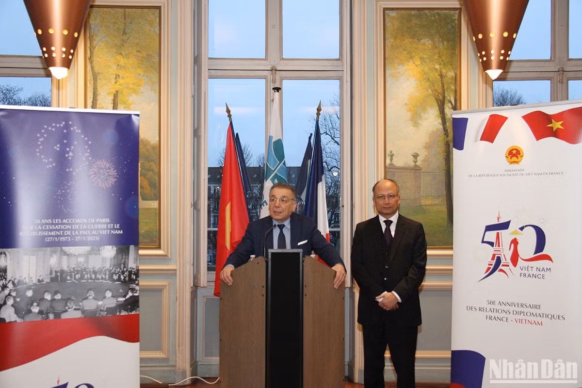 Thị trưởng Tonino Panetta khẳng định, ký kết Hiệp định Paris là sự kiện ghi dấu tinh thần đấu tranh của Việt Nam và tinh thần đoàn kết của nhân dân Pháp. Thị trưởng Tonino Panetta khẳng định, ký kết Hiệp định Paris là sự kiện ghi dấu tinh thần đấu tranh của Việt Nam và tinh thần đoàn kết của nhân dân Pháp.