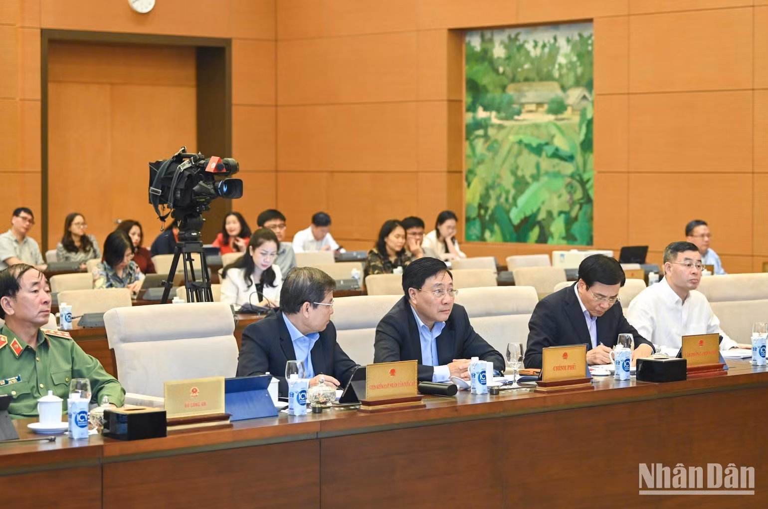 Phó Thủ tướng Thường trực Phạm Bình Minh và các đại biểu dự phiên họp. (Ảnh: DUY LINH) Phó Thủ tướng Thường trực Phạm Bình Minh và các đại biểu dự phiên họp. (Ảnh: DUY LINH)