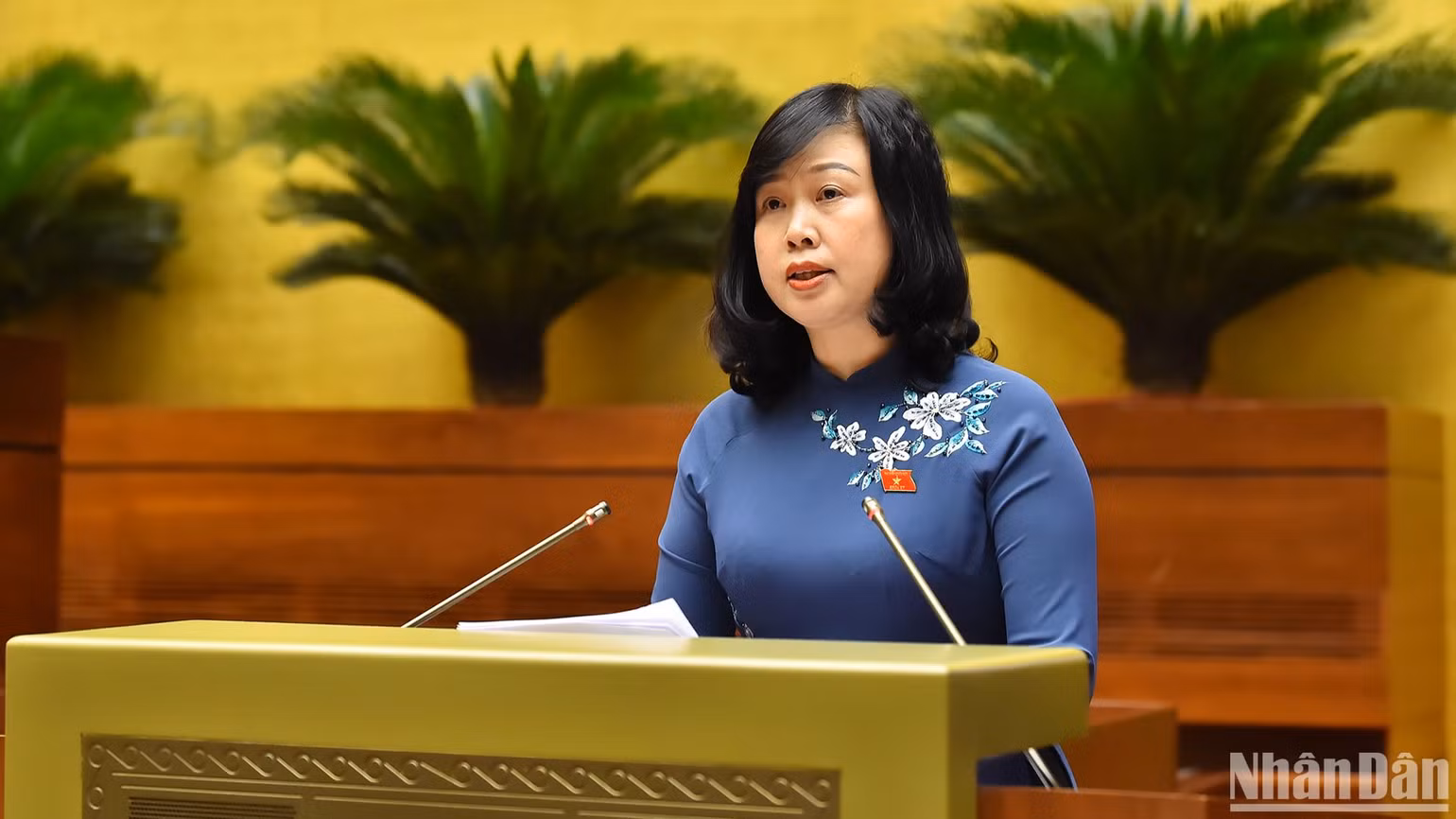 Bộ trưởng Y tế Đào Hồng Lan trình bày tờ trình về dự thảo Luật. (Ảnh: THỦY NGUYÊN) Bộ trưởng Y tế Đào Hồng Lan trình bày tờ trình về dự thảo Luật. (Ảnh: THỦY NGUYÊN)