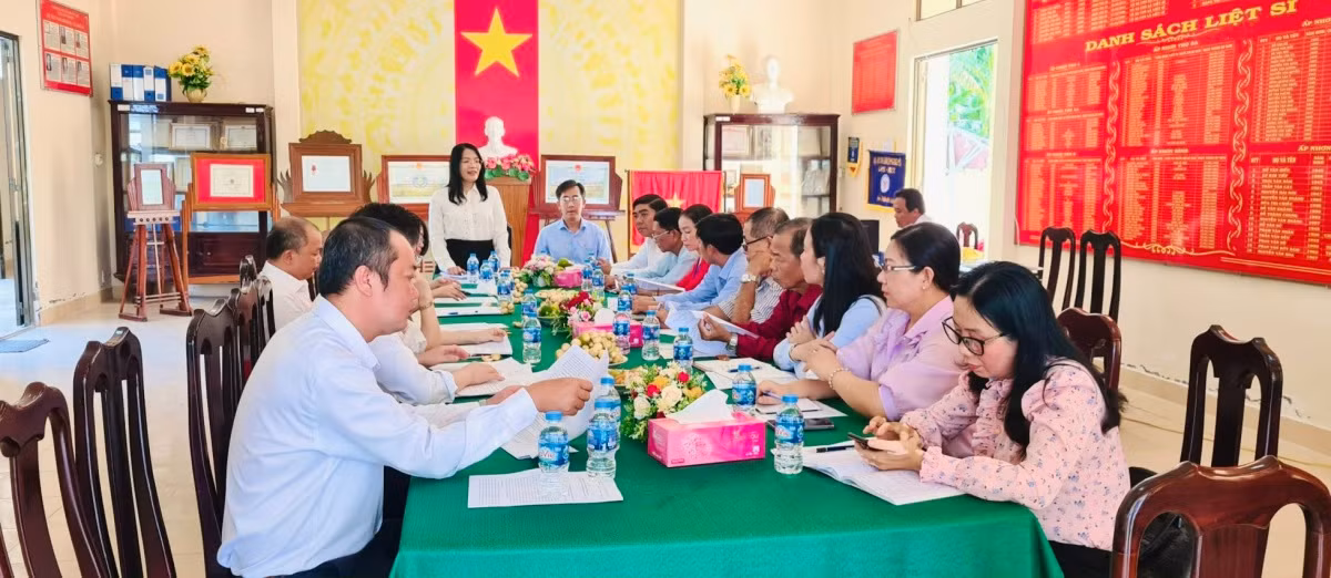 Đoàn khảo sát làm việc tại Ủy ban nhân dân xã Nhơn Ái, huyện Phong Điền, thành phố Cần Thơ.