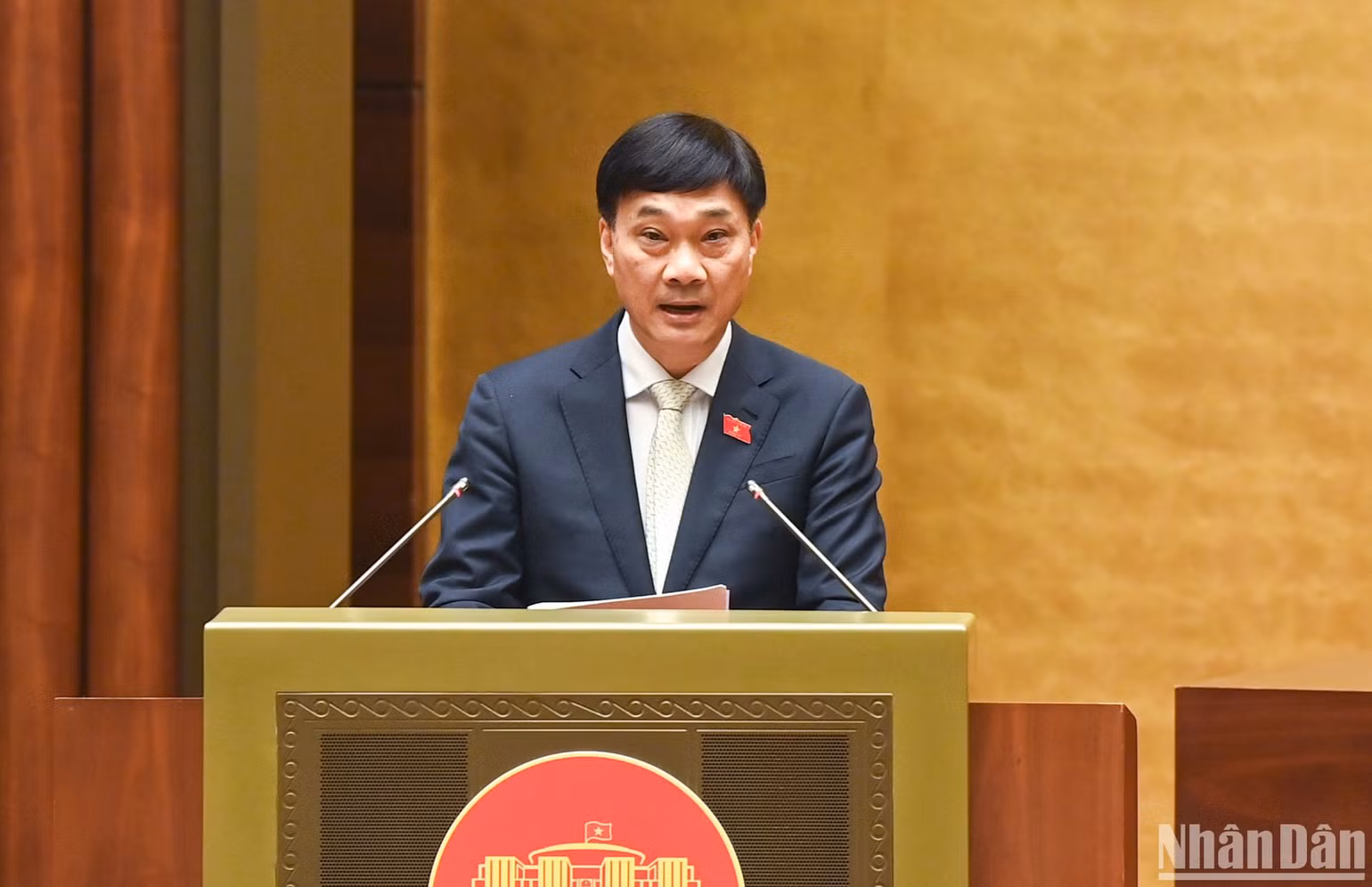 Chủ nhiệm Ủy ban Kinh tế của Quốc hội Vũ Hồng Thanh trình bày Báo cáo giải trình, tiếp thu, chỉnh lý dự thảo Nghị quyết. (Ảnh: DUY LINH) Chủ nhiệm Ủy ban Kinh tế của Quốc hội Vũ Hồng Thanh trình bày Báo cáo giải trình, tiếp thu, chỉnh lý dự thảo Nghị quyết. (Ảnh: DUY LINH)