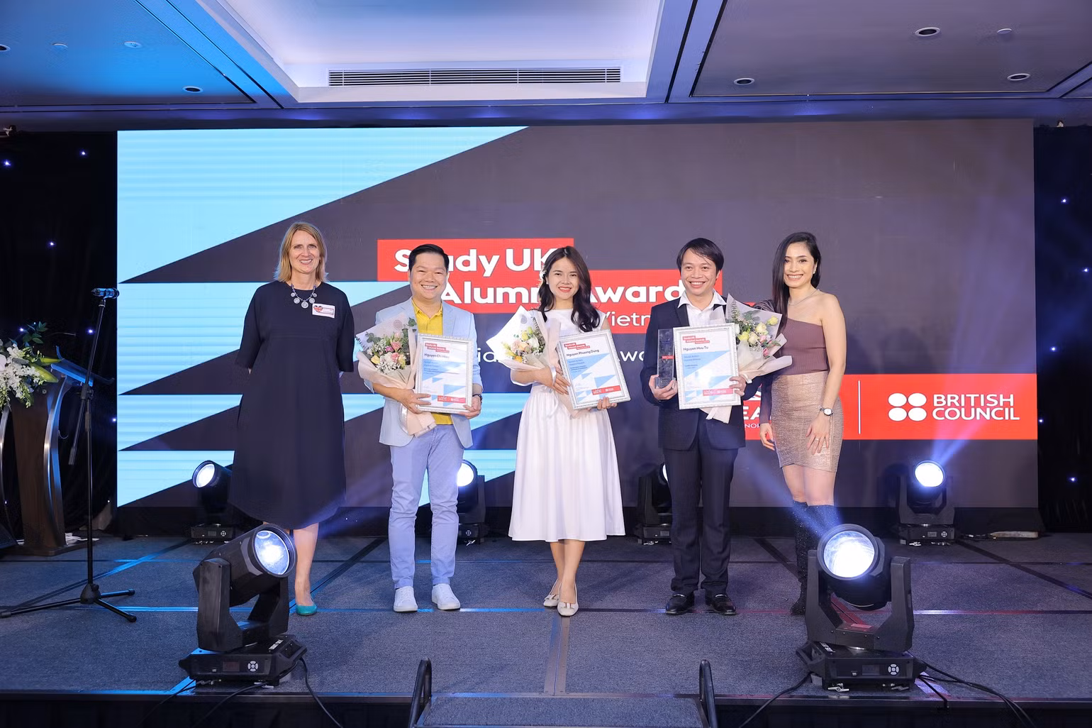 Hội đồng Anh công bố và vinh danh người giành chiến thắng một hạng mục của giải thưởng Cựu du học sinh Anh tiêu biểu 2023. Hội đồng Anh công bố và vinh danh người giành chiến thắng một hạng mục của giải thưởng Cựu du học sinh Anh tiêu biểu 2023.