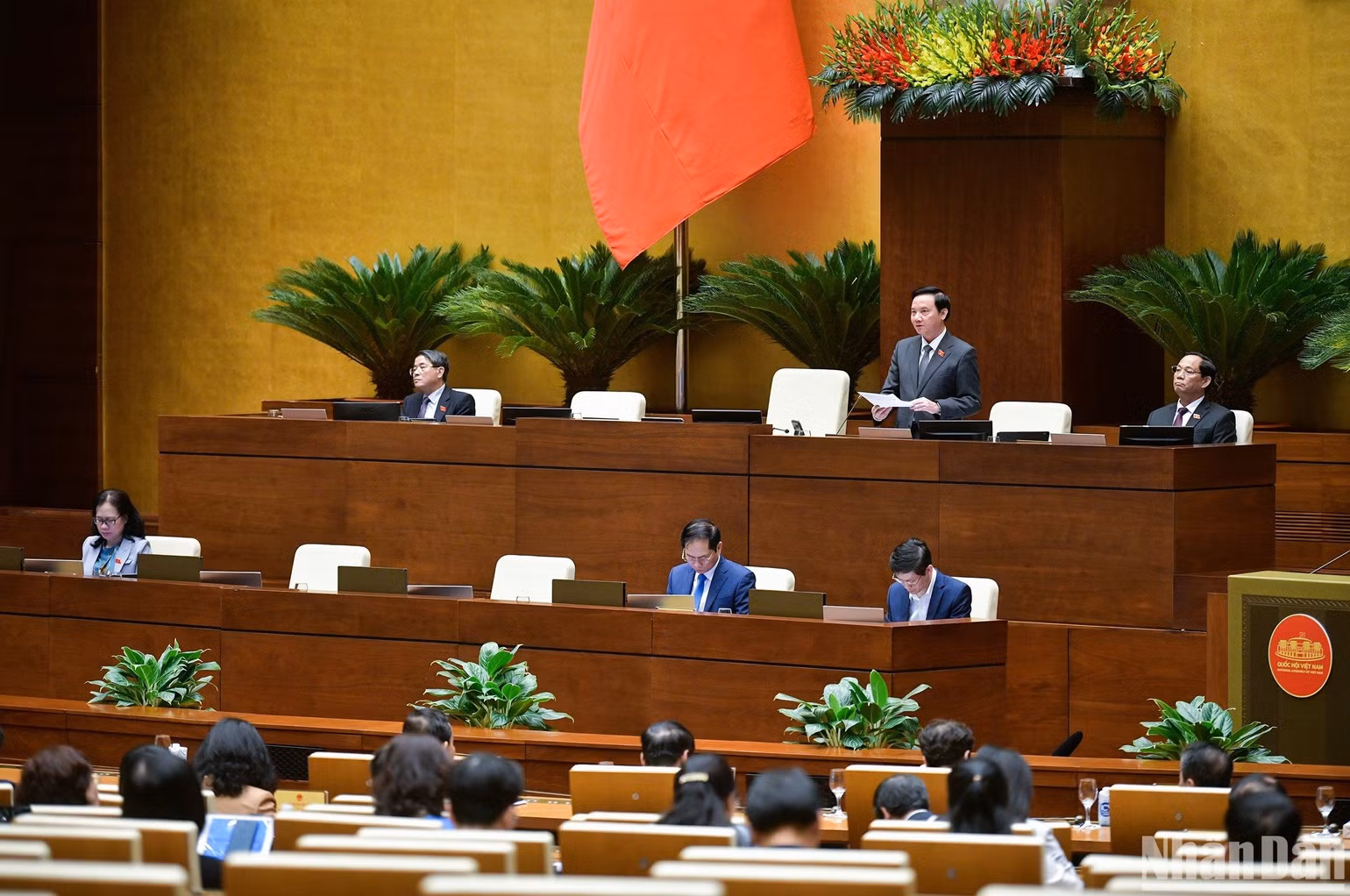 Phó Chủ tịch Quốc hội Nguyễn Khắc Định khái quát lại nội dung phiên chất vấn và trả lời chất vấn. (Ảnh: DUY LINH)
