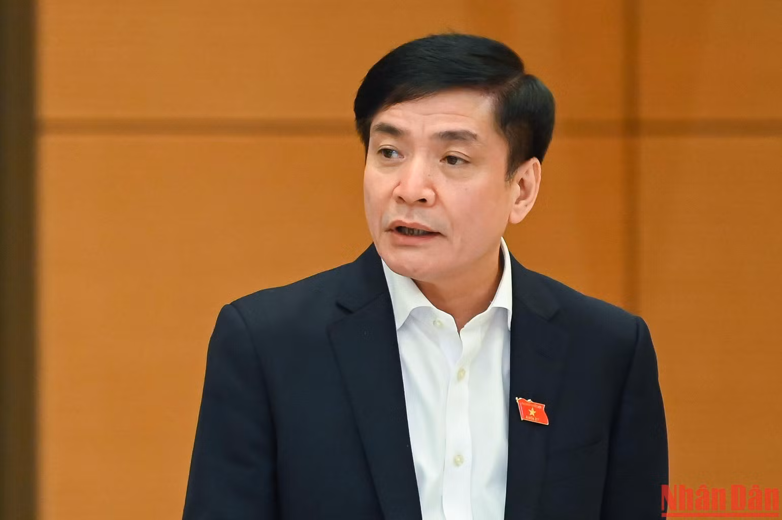 Tổng Thư ký Quốc hội, Chủ nhiệm Văn phòng Quốc hội Bùi Văn Cường phát biểu tại phiên họp. Tổng Thư ký Quốc hội, Chủ nhiệm Văn phòng Quốc hội Bùi Văn Cường phát biểu tại phiên họp.