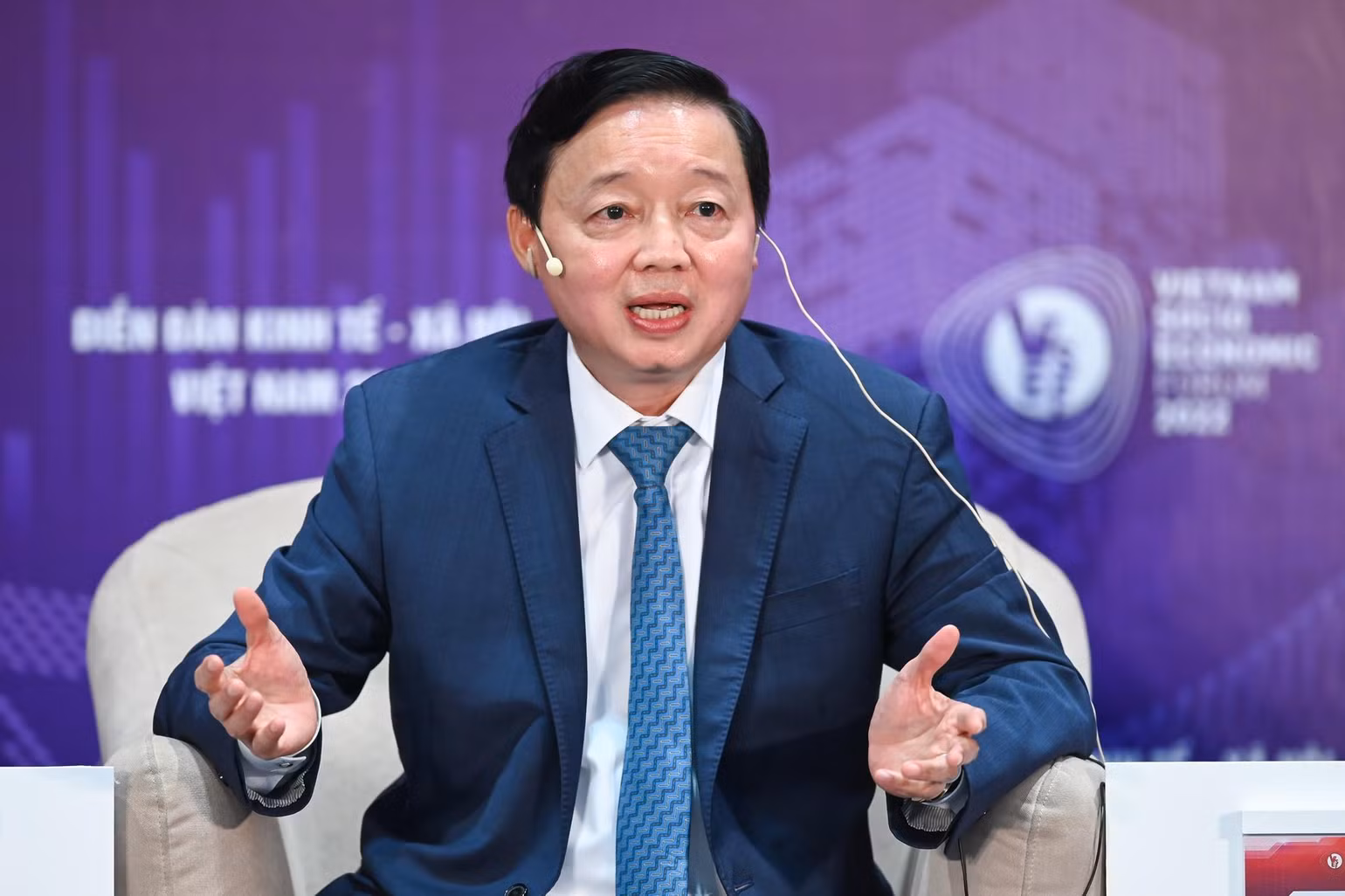 Bộ trưởng Tài nguyên và Môi trường Trần Hồng Hà phát biểu ý kiến tại Phiên hội thảo. Bộ trưởng Tài nguyên và Môi trường Trần Hồng Hà phát biểu ý kiến tại Phiên hội thảo.
