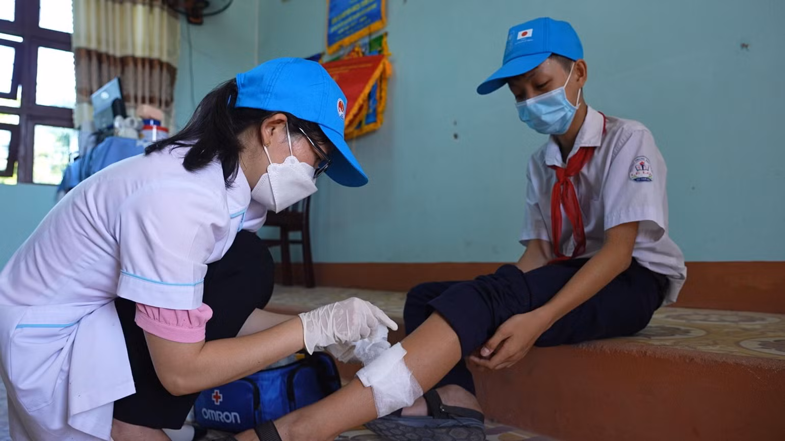 Diễn tập sơ cứu chấn thương. (Ảnh: UNDP) Diễn tập sơ cứu chấn thương. (Ảnh: UNDP)