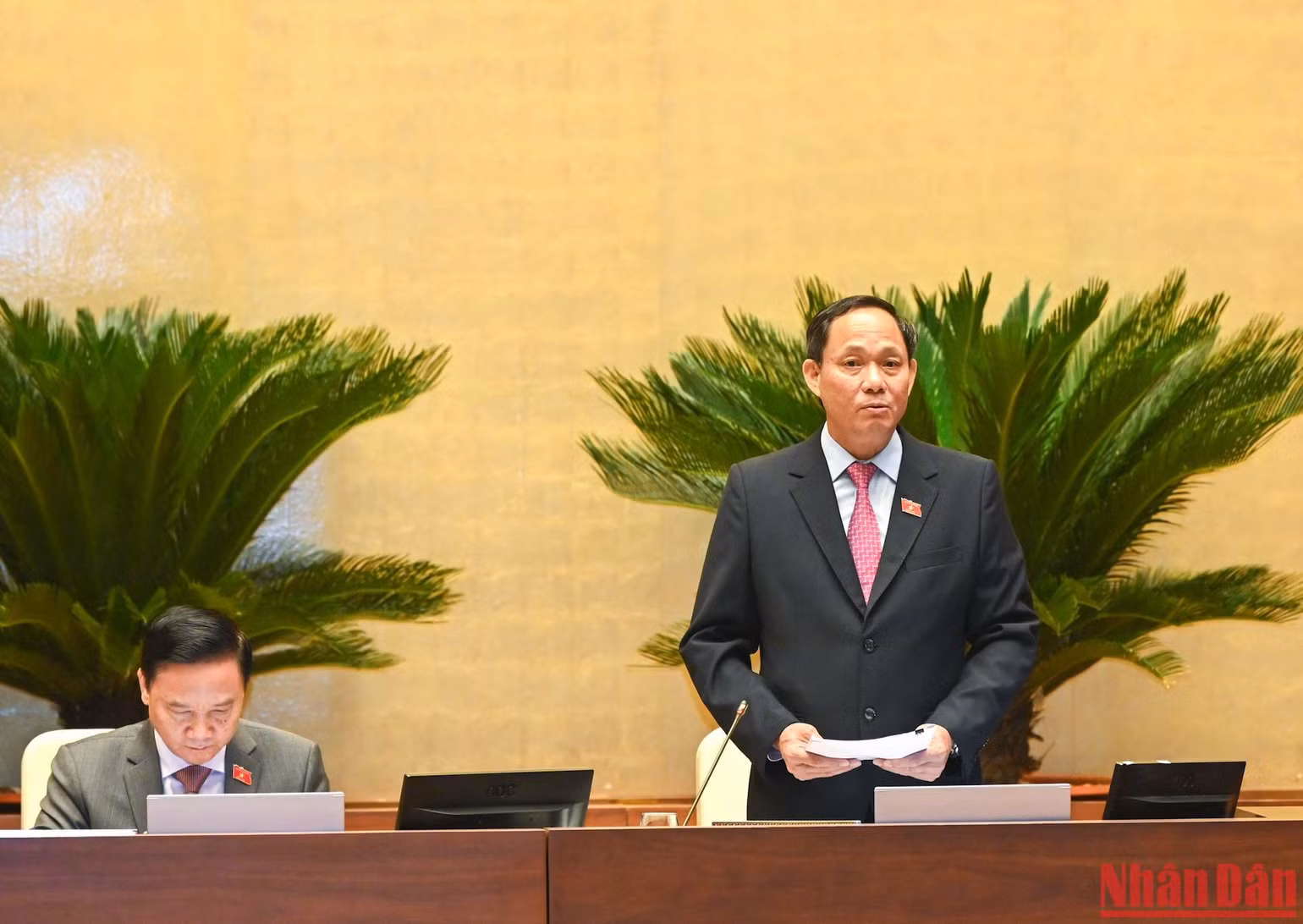 Phó Chủ tịch Quốc hội Trần Quang Phương điều hành phiên họp sáng 31/10. Ảnh: DUY LINH Phó Chủ tịch Quốc hội Trần Quang Phương điều hành phiên họp sáng 31/10. Ảnh: DUY LINH