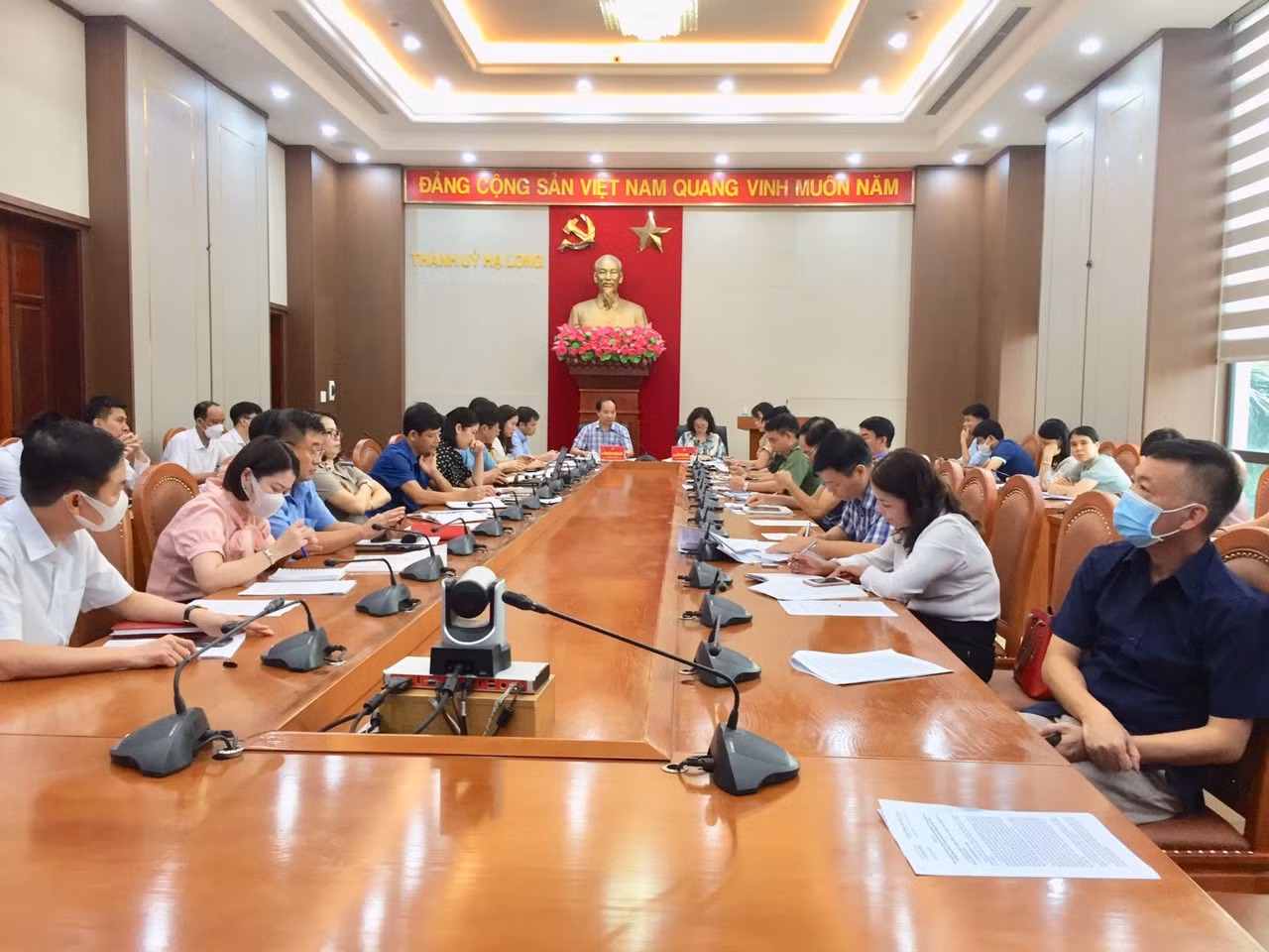 Ban Chấp hành, Ban Thường vụ Thành ủy Hạ Long đã lãnh đạo, chỉ đạo xây dựng, điều chỉnh, bổ sung kịp thời Chương trình kiểm tra, giám sát toàn khoá và hằng năm bảo đảm đồng bộ, tránh trùng chéo về nội dung, thời gian, đối tượng, đáp ứng yêu cầu thực tiễn. Ban Chấp hành, Ban Thường vụ Thành ủy Hạ Long đã lãnh đạo, chỉ đạo xây dựng, điều chỉnh, bổ sung kịp thời Chương trình kiểm tra, giám sát toàn khoá và hằng năm bảo đảm đồng bộ, tránh trùng chéo về nội dung, thời gian, đối tượng, đáp ứng yêu cầu thực tiễn.