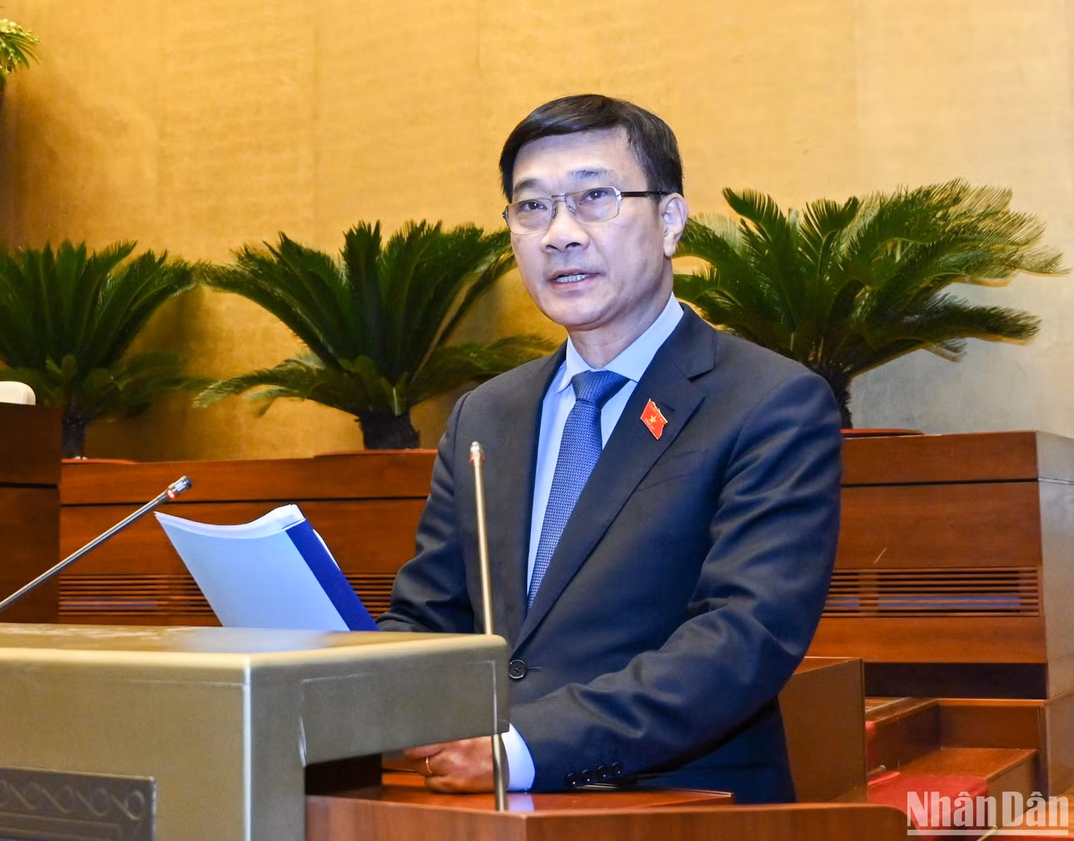 Chủ nhiệm Ủy ban Kinh tế của Quốc hội Vũ Hồng Thanh trình bày Báo cáo thẩm tra về Quy hoạch tổng thể quốc gia. (Ảnh: DUY LINH) Chủ nhiệm Ủy ban Kinh tế của Quốc hội Vũ Hồng Thanh trình bày Báo cáo thẩm tra về Quy hoạch tổng thể quốc gia. (Ảnh: DUY LINH)