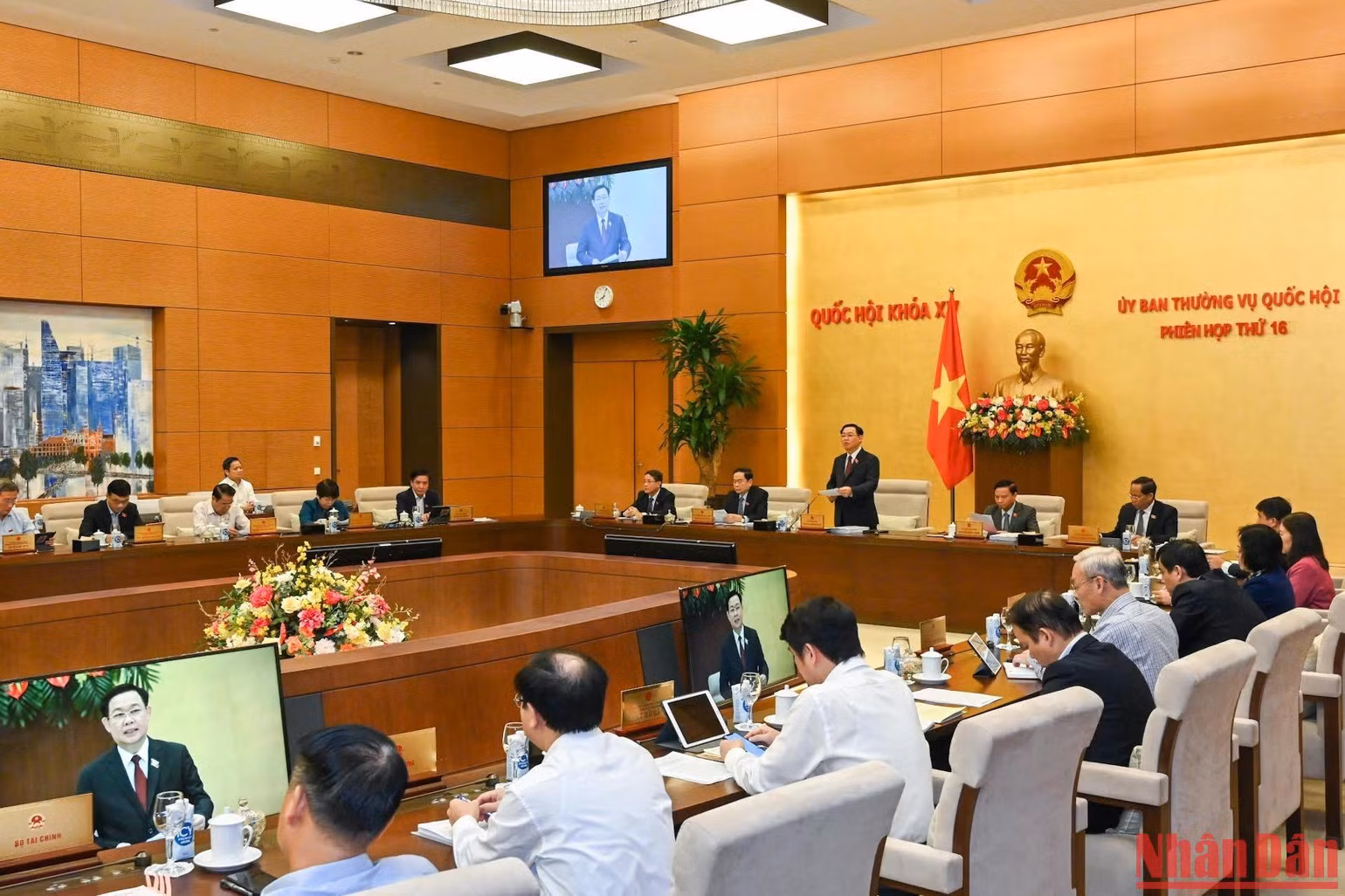 Quang cảnh Phiên họp thứ 16 của Ủy ban Thường vụ Quốc hội sáng 10/10. Quang cảnh Phiên họp thứ 16 của Ủy ban Thường vụ Quốc hội sáng 10/10.