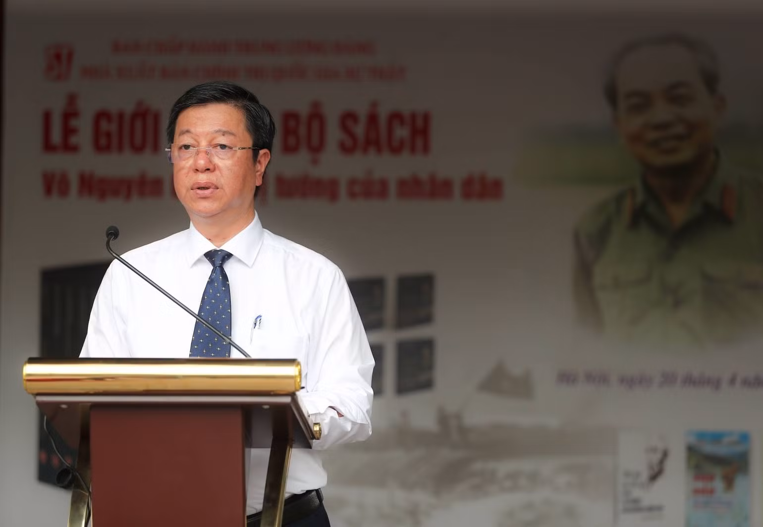 PGS, TS Vũ Trọng Lâm, Giám đốc - Tổng Biên tập Nhà xuất bản Chính trị quốc gia Sự thật phát biểu tại Lễ giới thiệu bộ sách.