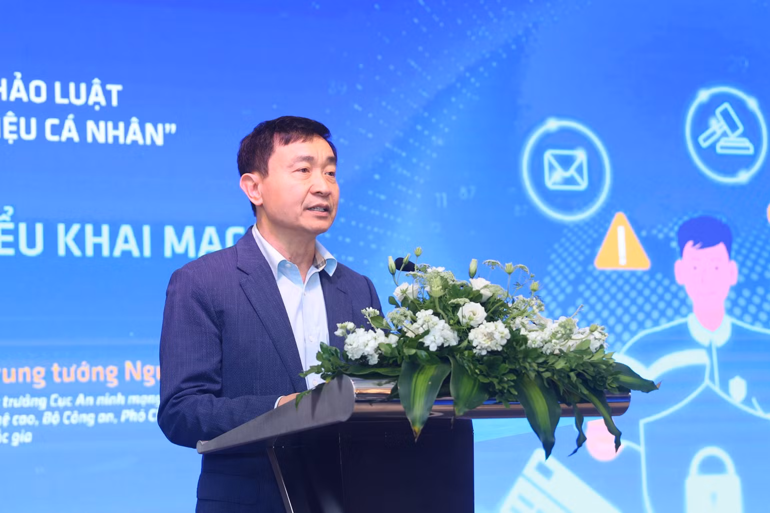 Trung tướng Nguyễn Minh Chính, Cục trưởng Cục An ninh mạng và phòng, chống tội phạm sử dụng công nghệ cao, Bộ Công an, Phó Chủ tịch Thường trực Hiệp hội An ninh mạng quốc gia.
