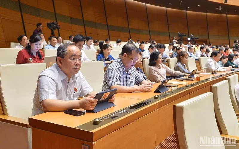 Các đại biểu dự phiên họp. (Ảnh: THỦY NGUYÊN)