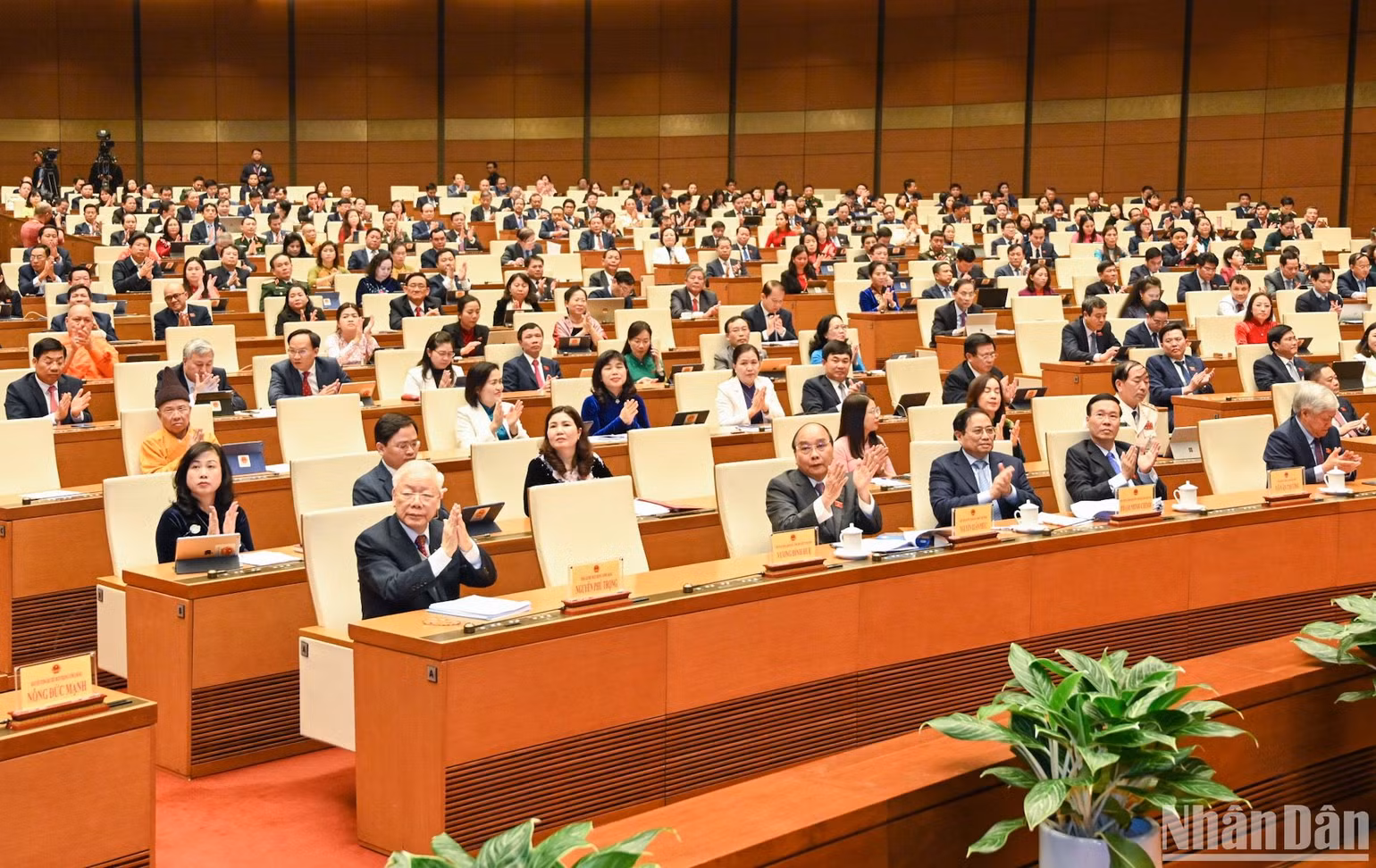 Các đồng chí lãnh đạo Đảng, Nhà nước và các đại biểu Quốc hội dự phiên bế mạc. (Ảnh: DUY LINH) Các đồng chí lãnh đạo Đảng, Nhà nước và các đại biểu Quốc hội dự phiên bế mạc. (Ảnh: DUY LINH)