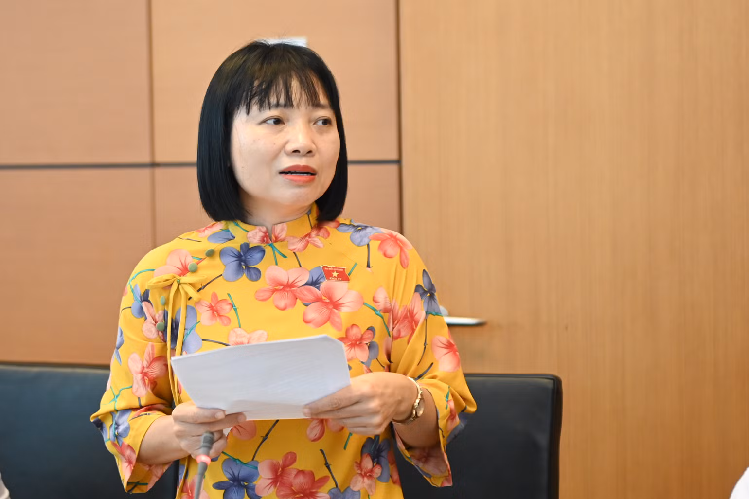 Đại biểu Nguyễn Thị Việt Nga (Đoàn Hải Dương) nêu ý kiến trong phiên thảo luận. (Ảnh: BÙI GIANG) Đại biểu Nguyễn Thị Việt Nga (Đoàn Hải Dương) nêu ý kiến trong phiên thảo luận. (Ảnh: BÙI GIANG)