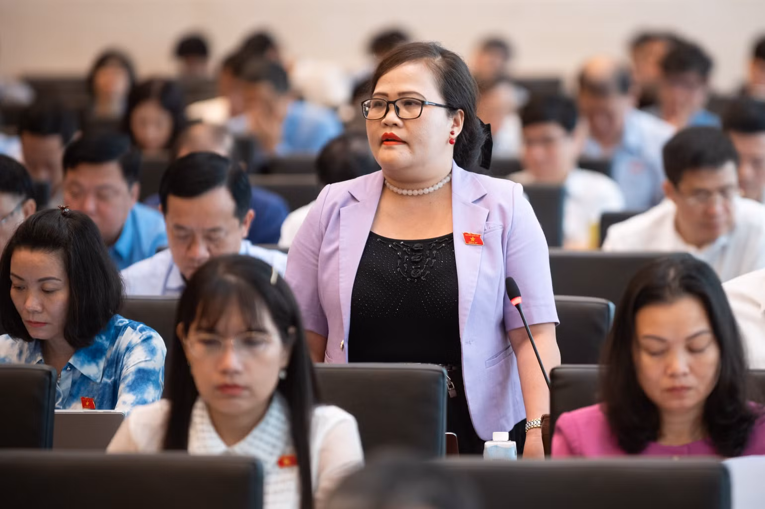 Đại biểu Nguyễn Thị Sửu (đoàn Thừa Thiên Huế) phát biểu. Đại biểu Nguyễn Thị Sửu (đoàn Thừa Thiên Huế) phát biểu.