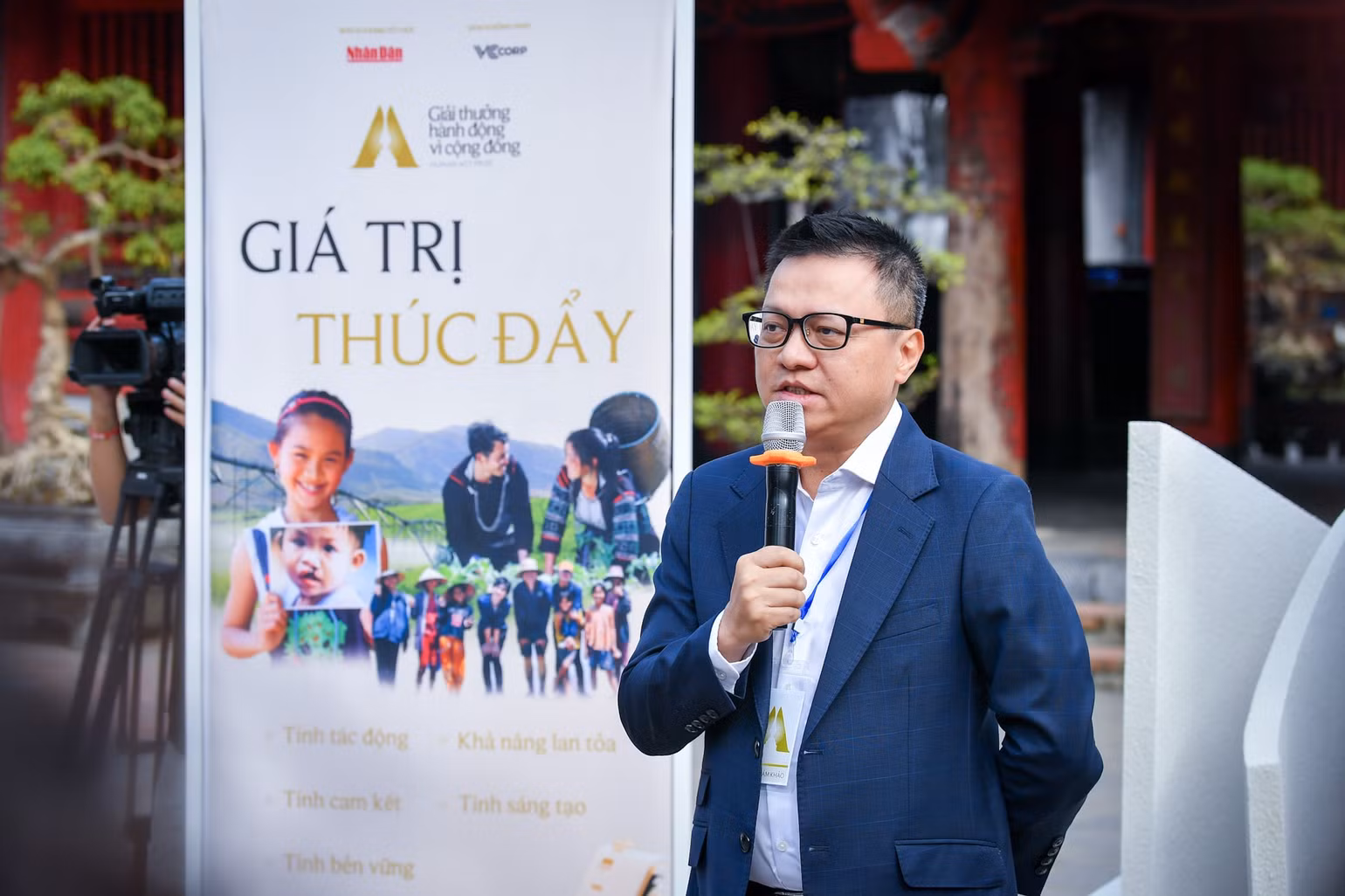 Đồng chí Lê Quốc Minh, Ủy viên Trung ương Đảng, Tổng Biên tập Báo Nhân Dân, Trưởng Ban tổ chức Giải thưởng Hành động vì Cộng đồng phát biểu tại triển lãm. (Ảnh: THÀNH ĐẠT) Đồng chí Lê Quốc Minh, Ủy viên Trung ương Đảng, Tổng Biên tập Báo Nhân Dân, Trưởng Ban tổ chức Giải thưởng Hành động vì Cộng đồng phát biểu tại triển lãm. (Ảnh: THÀNH ĐẠT)