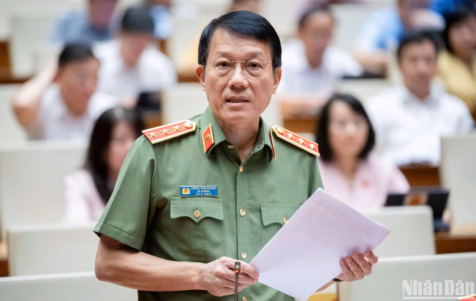 Bộ trưởng Công an Lương Tam Quang trả lời chất vấn của đại biểu. (Ảnh: DUY LINH)