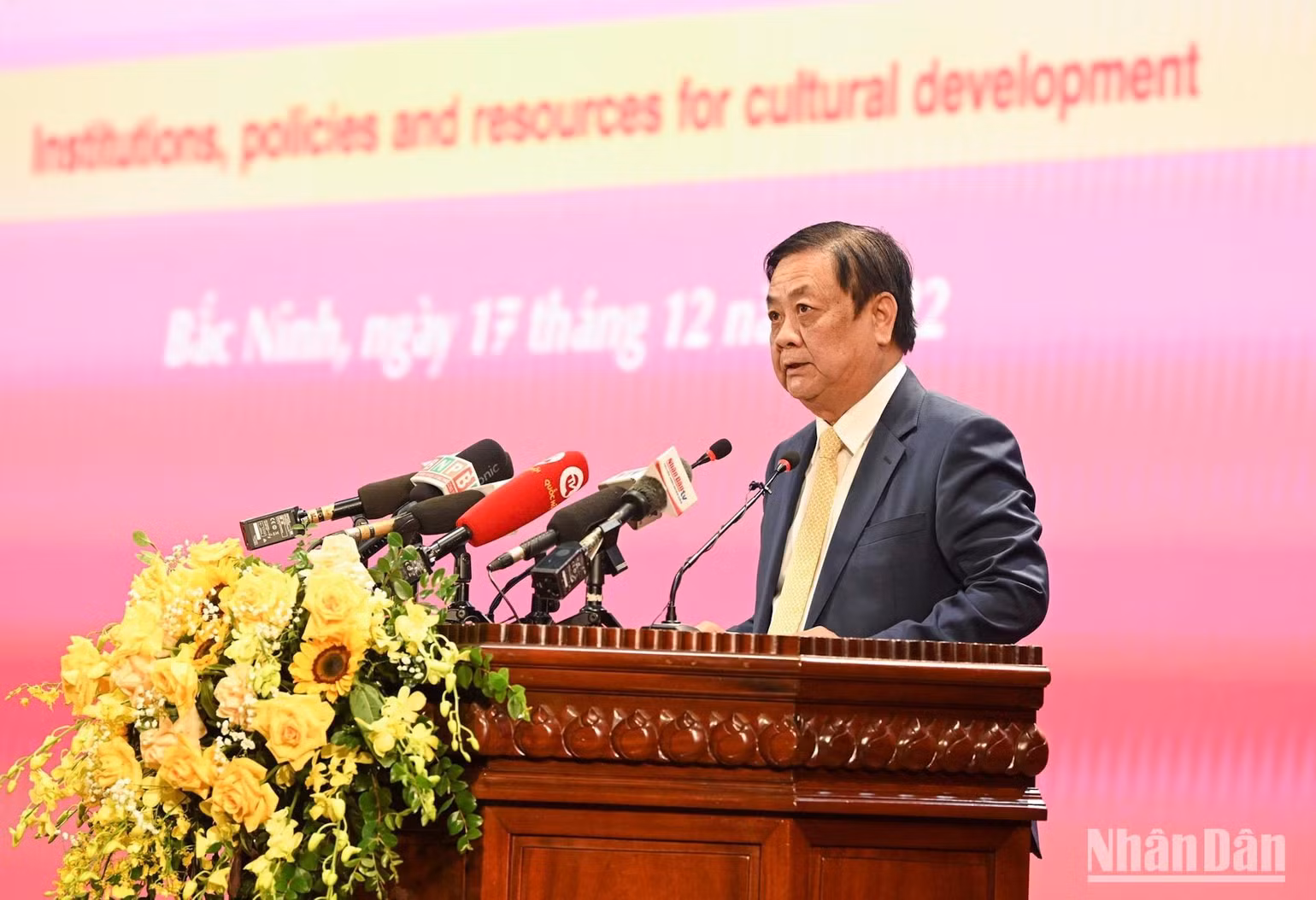 Bộ trưởng Nông nghiệp và Phát triển nông thôn Lê Minh Hoan chia sẻ góc nhìn về giá trị của văn hóa trong xây dựng nông thôn mới. (Ảnh: DUY LINH)