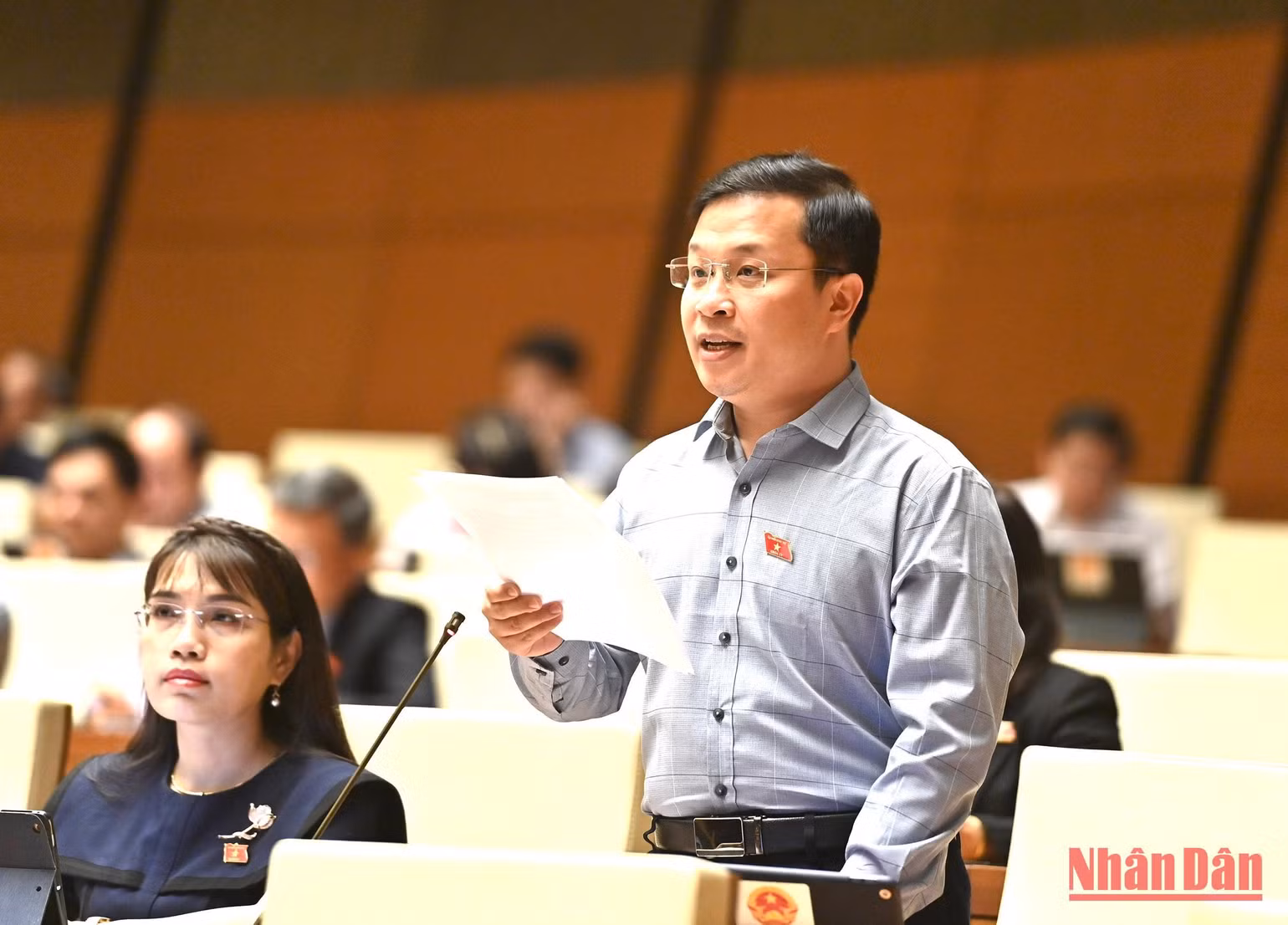 Đại biểu Nguyễn Danh Tú (Kiên Giang) góp ý kiến vào dự thảo Luật Phòng thủ dân sự trong phiên thảo luận ở hội trường, ngày 9/11. (Ảnh: ĐĂNG KHOA) Đại biểu Nguyễn Danh Tú (Kiên Giang) góp ý kiến vào dự thảo Luật Phòng thủ dân sự trong phiên thảo luận ở hội trường, ngày 9/11. (Ảnh: ĐĂNG KHOA)